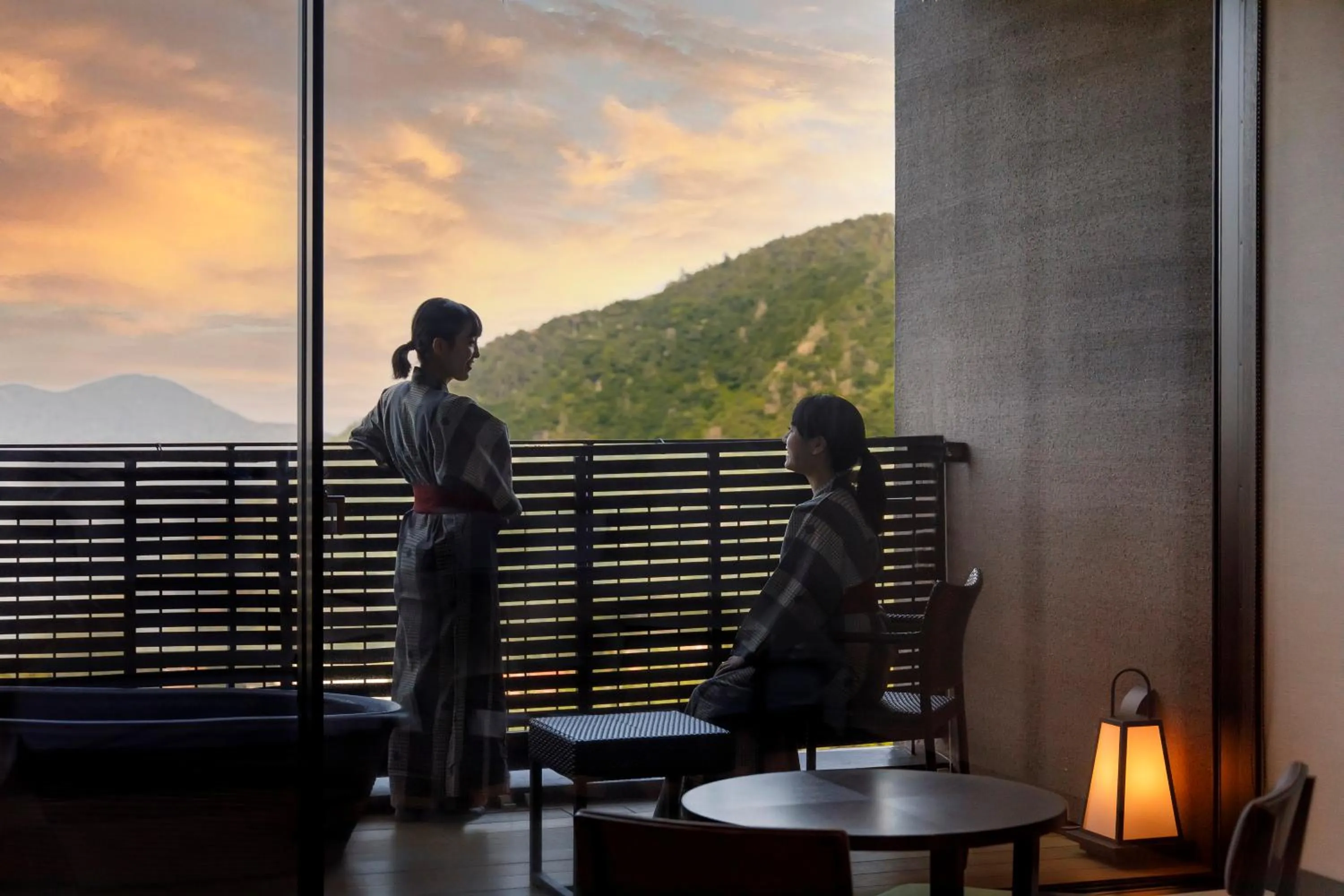 People in Hakone Kowakien Tenyu