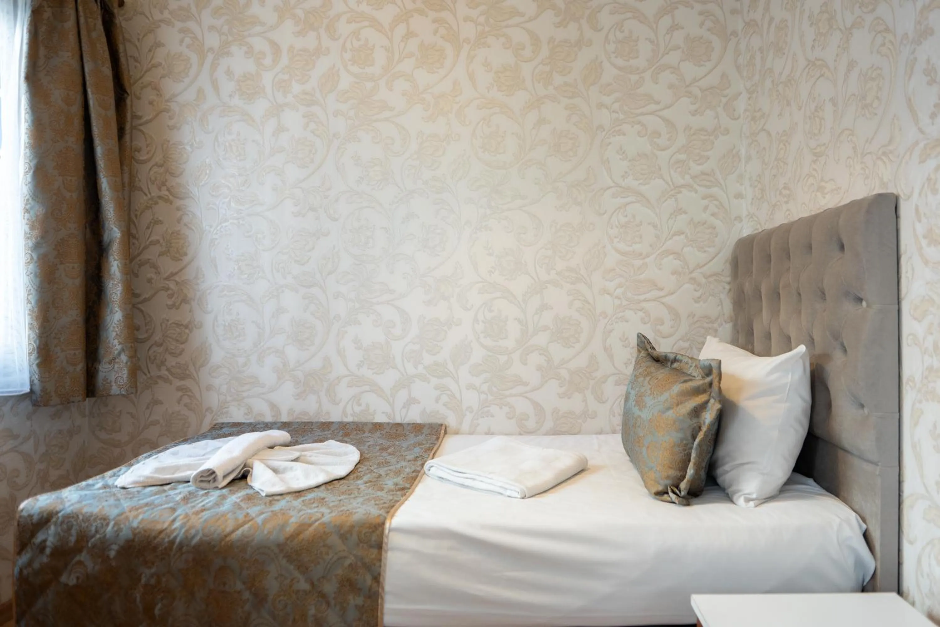 Bed in Angels Garden Hotel - Special Catagory