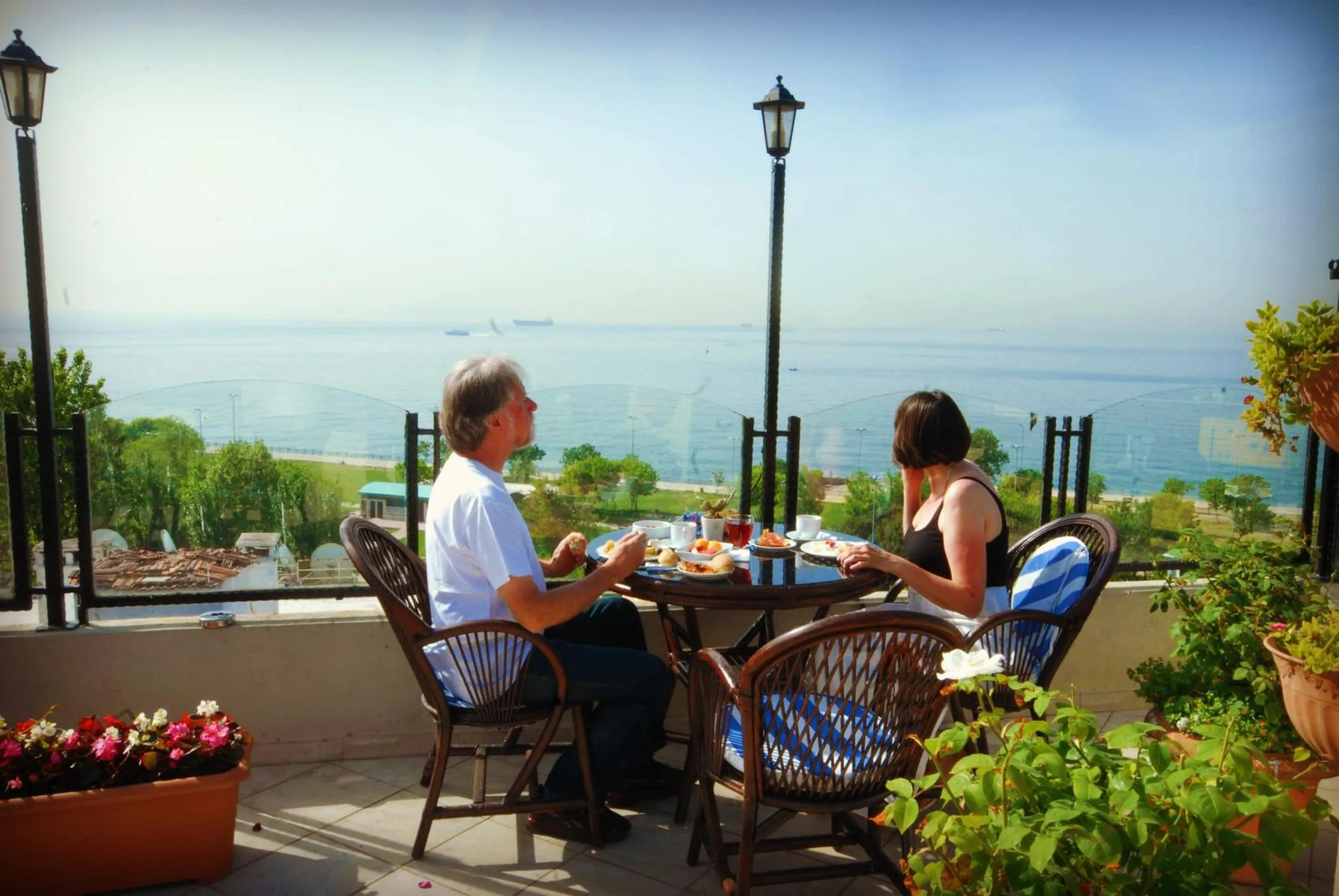 Restaurant/places to eat in Artefes Hotel Old City