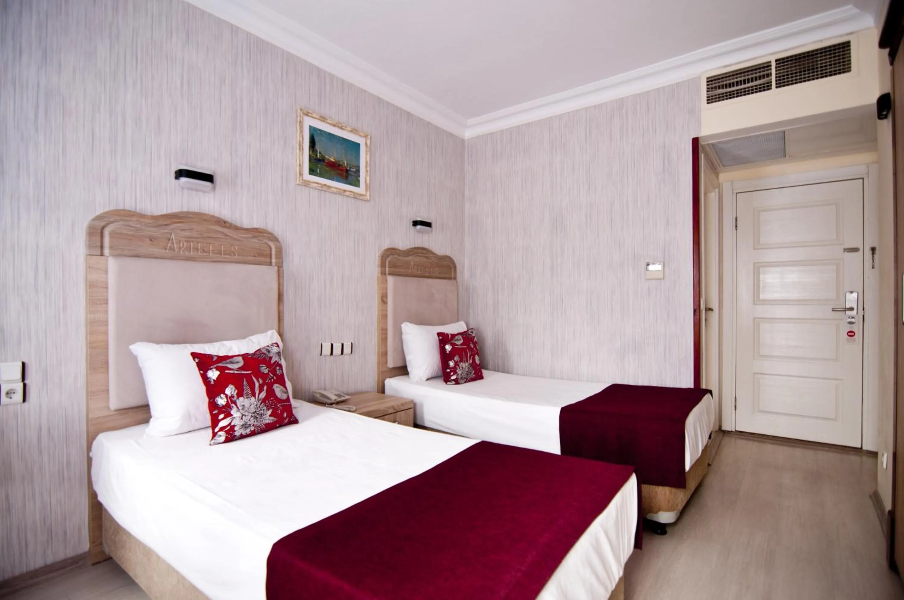 Photo of the whole room, Bed in Artefes Hotel Old City