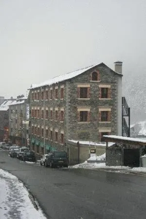 Property building in Hotel Arinsal