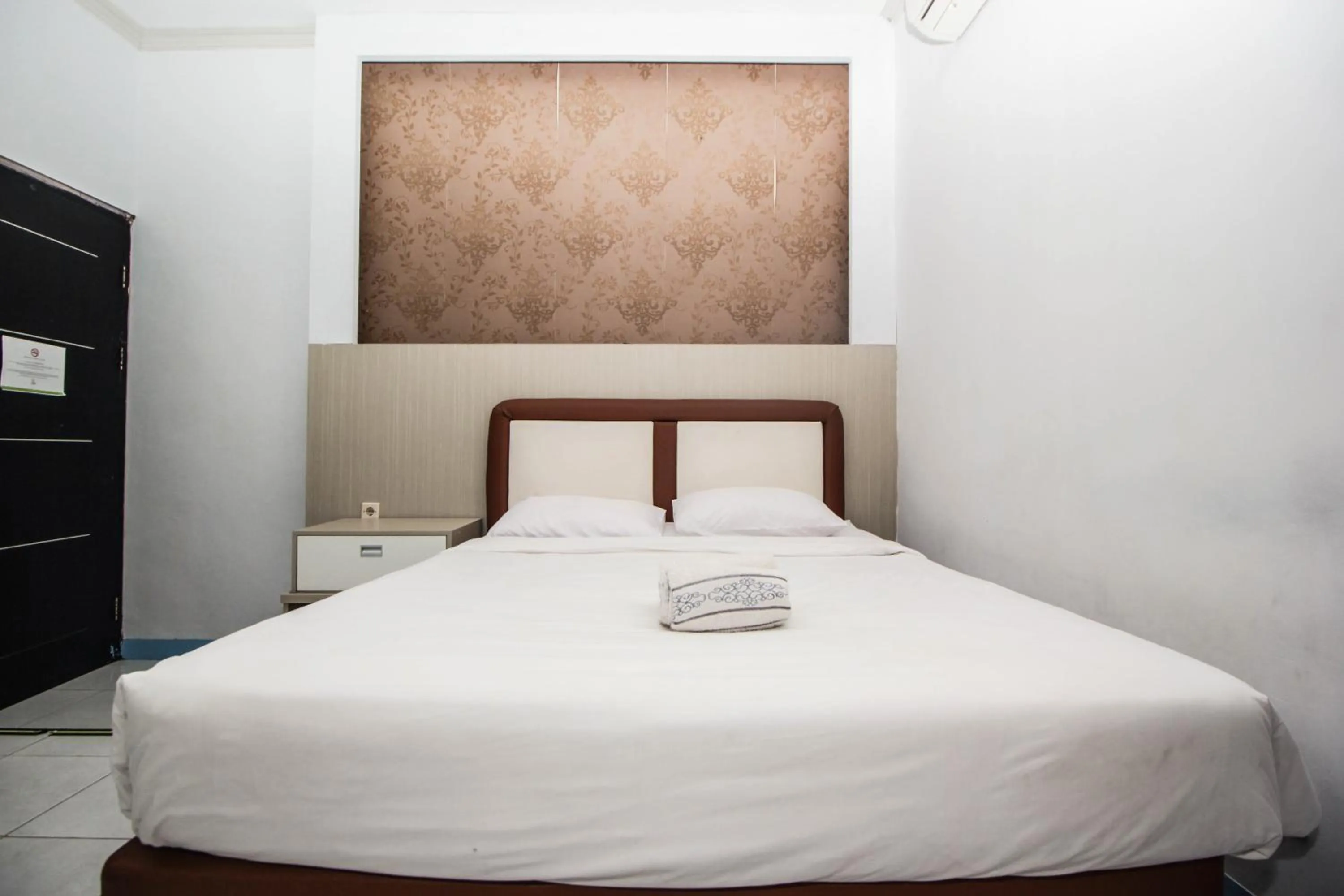 Deluxe Double Room (No Window) in Allisa Resort Hotel