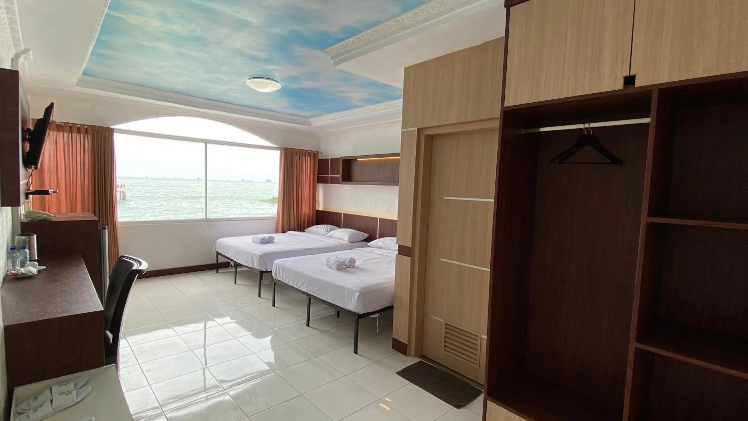 Bed in Allisa Resort Hotel