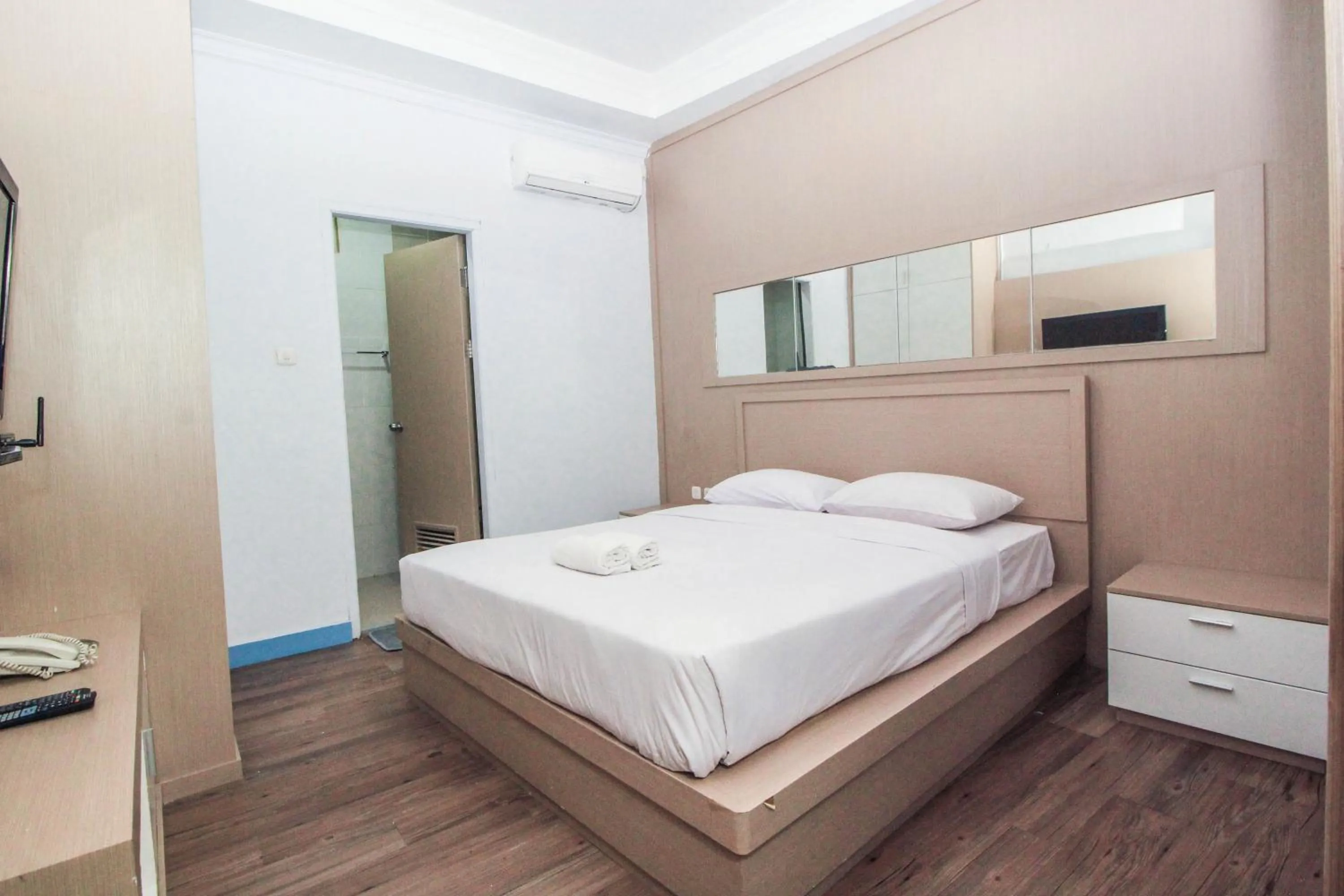 Bed in Allisa Resort Hotel