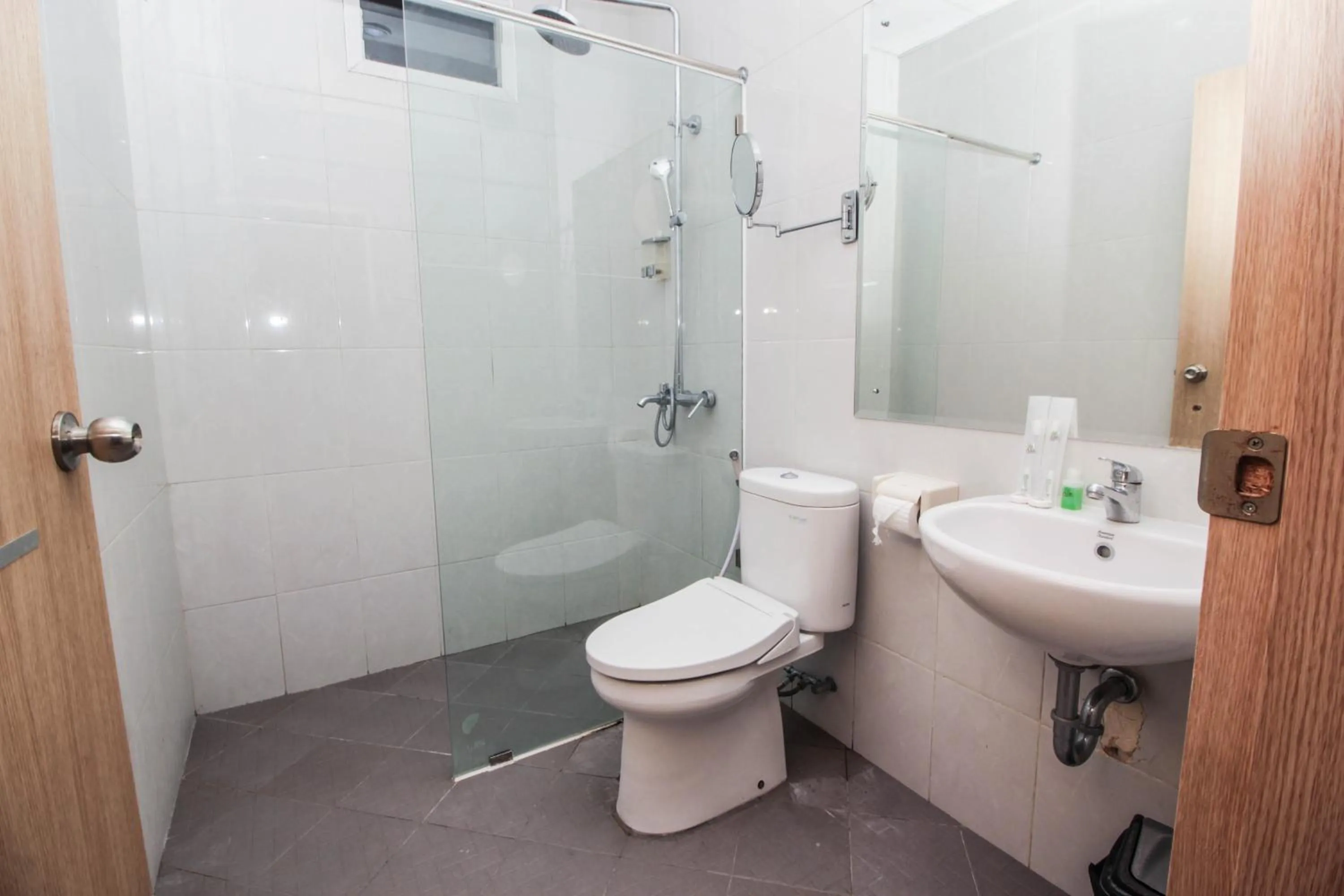 Shower in Allisa Resort Hotel