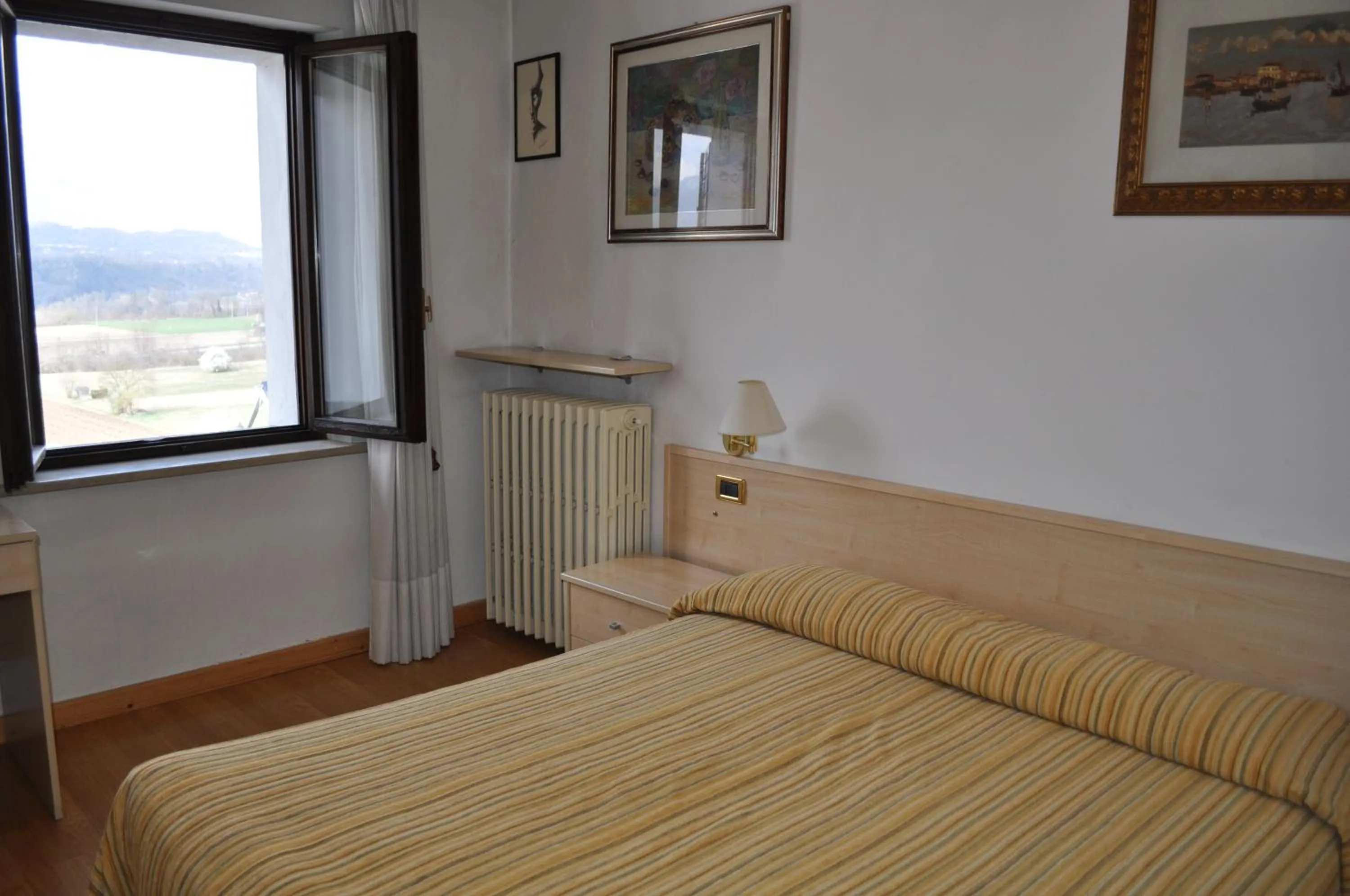 View (from property/room), Bed in Hotel Piol