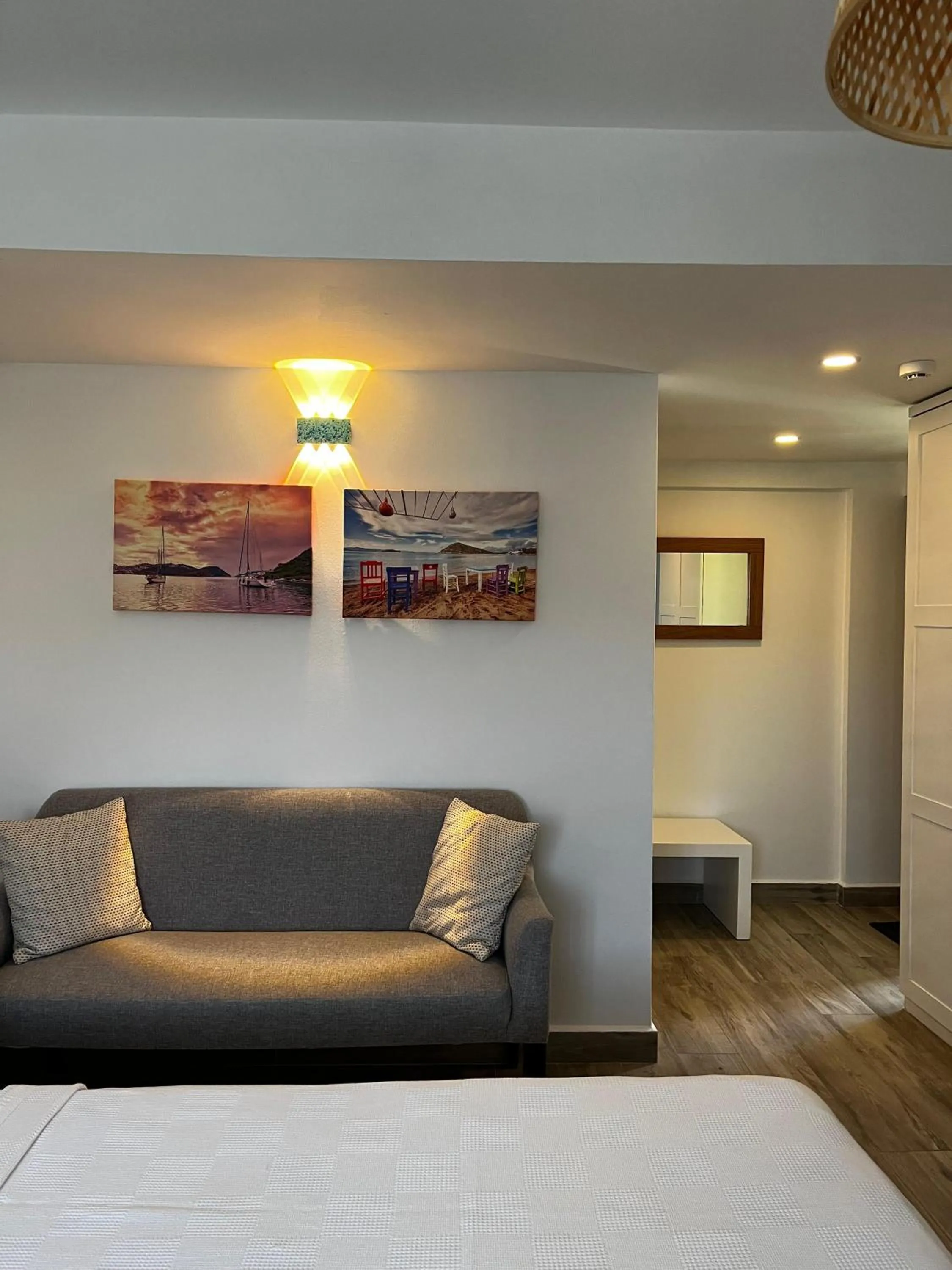 Seating area, Bed in Hotel Gumusluk