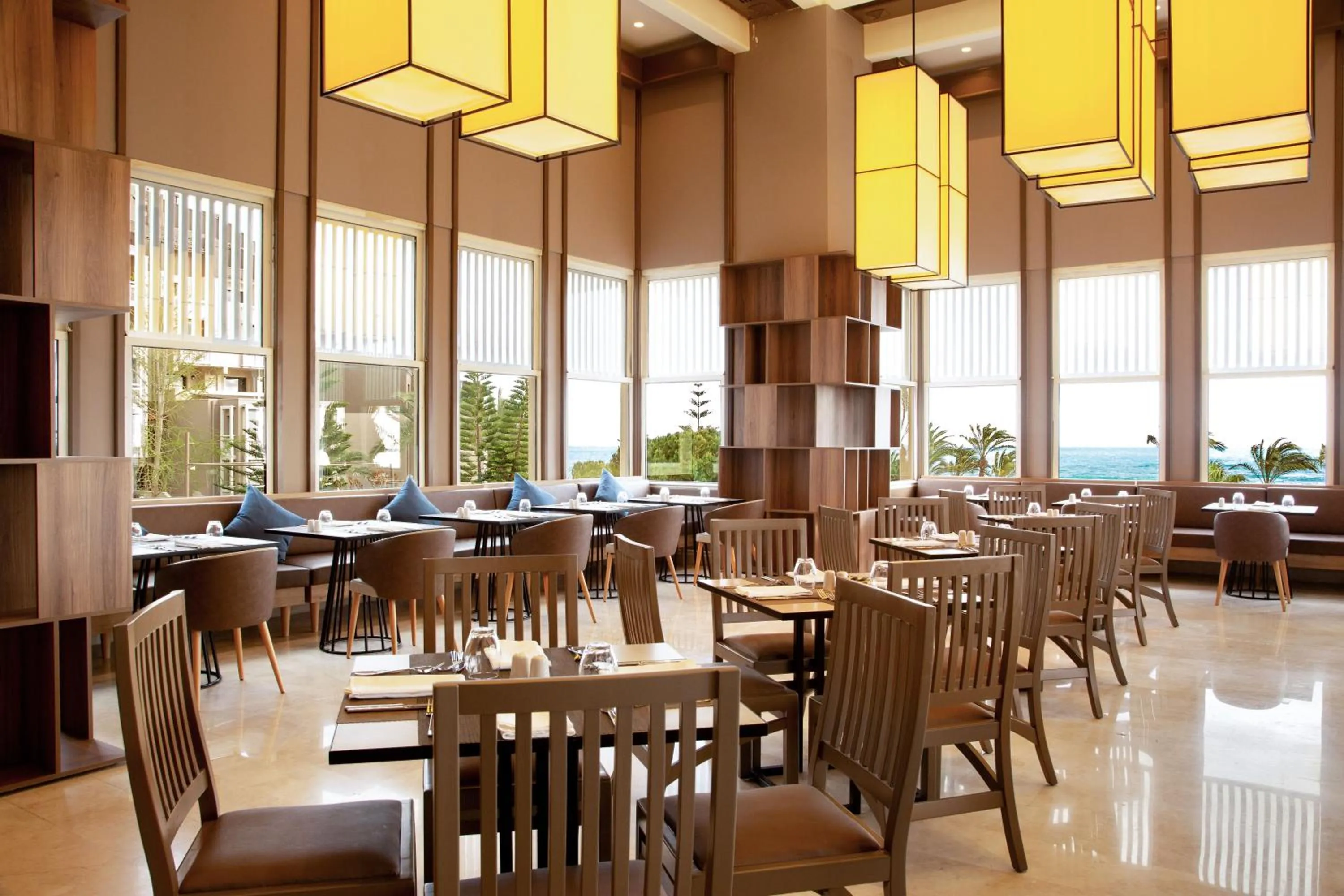 Restaurant/places to eat in Paloma Perissia