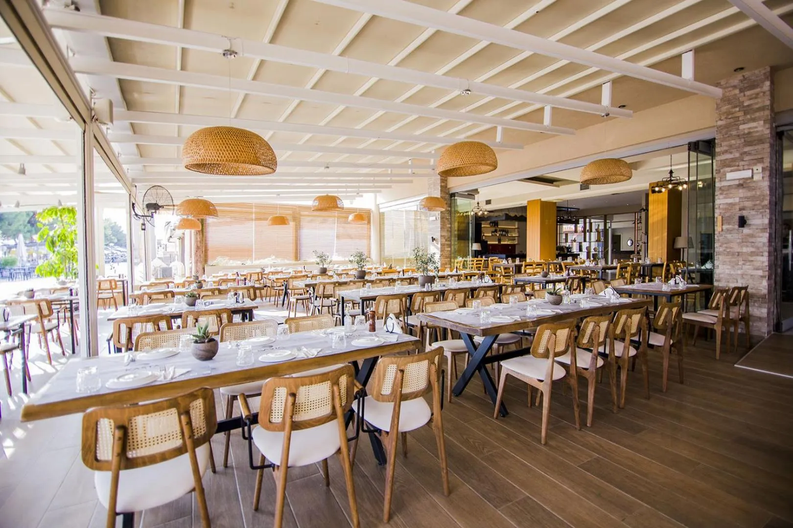 Restaurant/places to eat in Kasta Beach Hotel