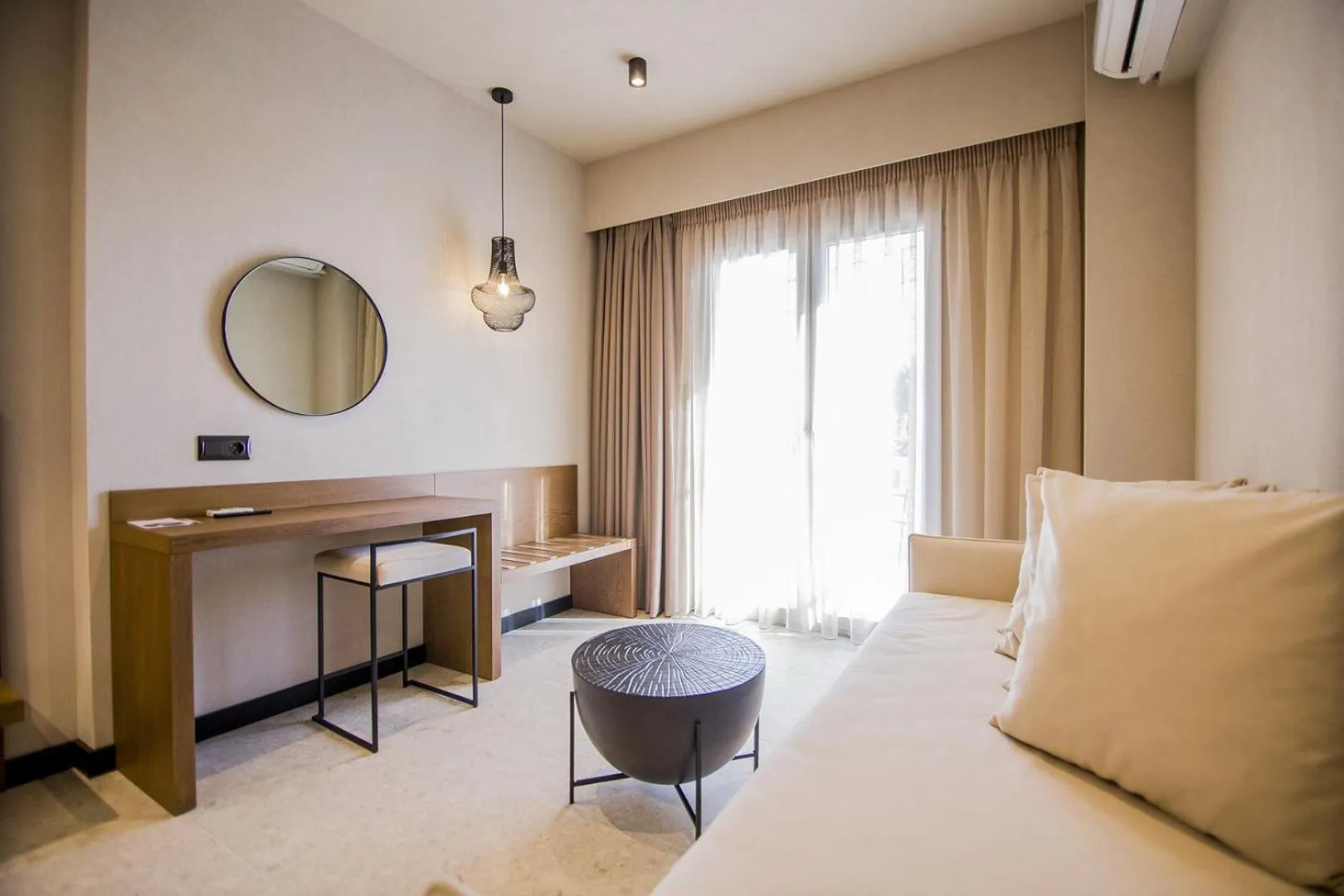 Seating area, Bed in Kasta Beach Hotel