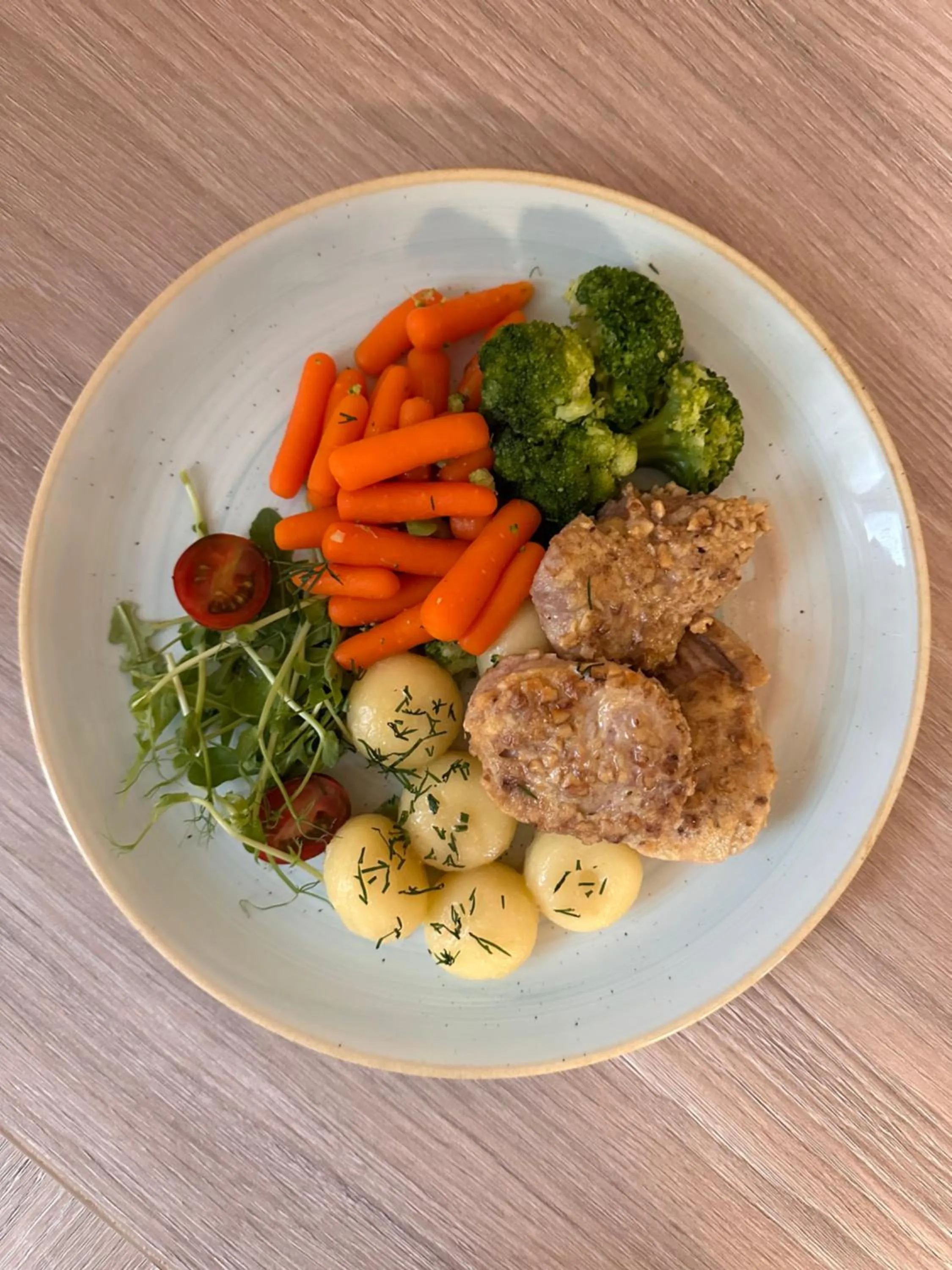 Restaurant/places to eat in Centrum Green Hill Business & SPA