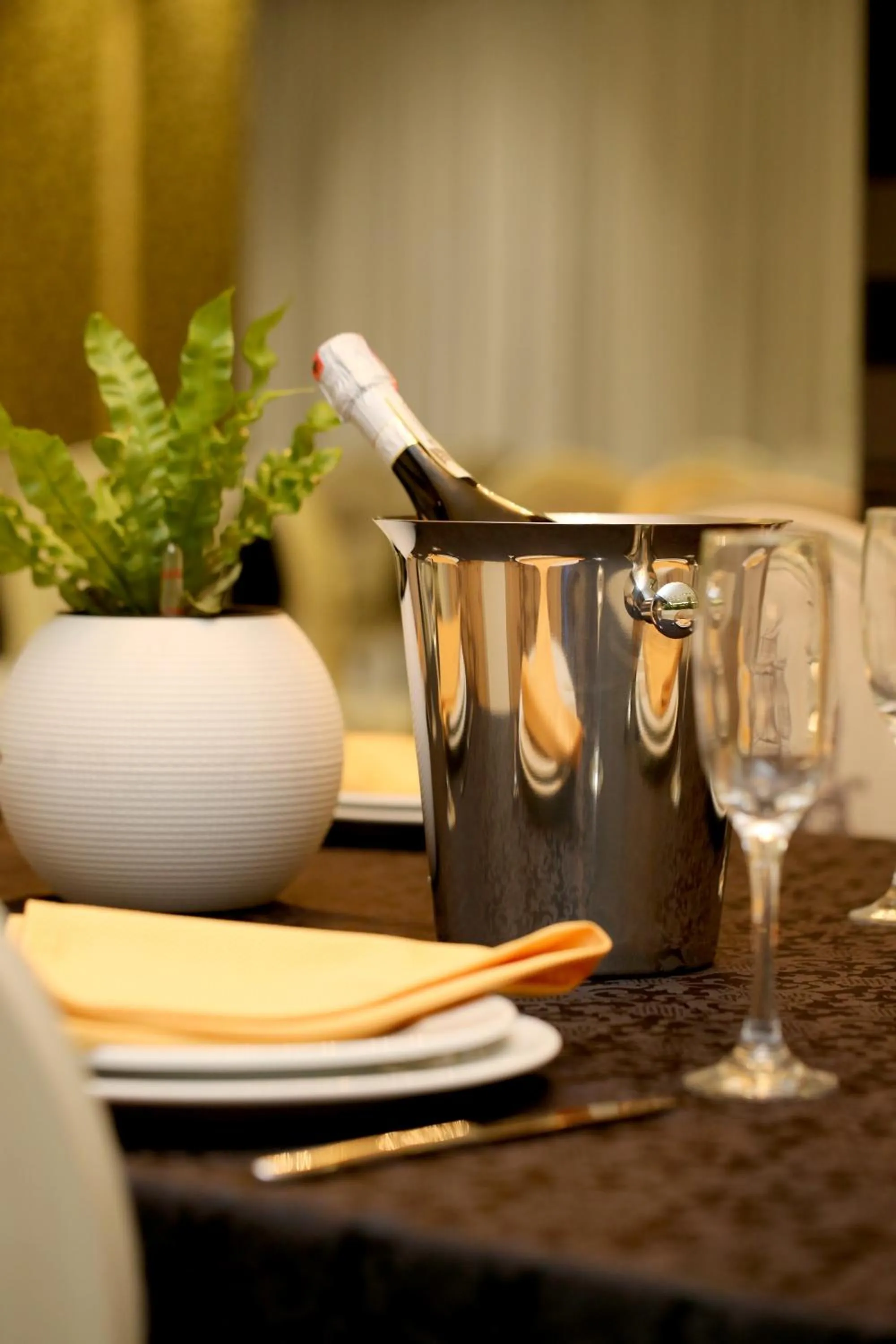 Restaurant/places to eat in Hotel Palace