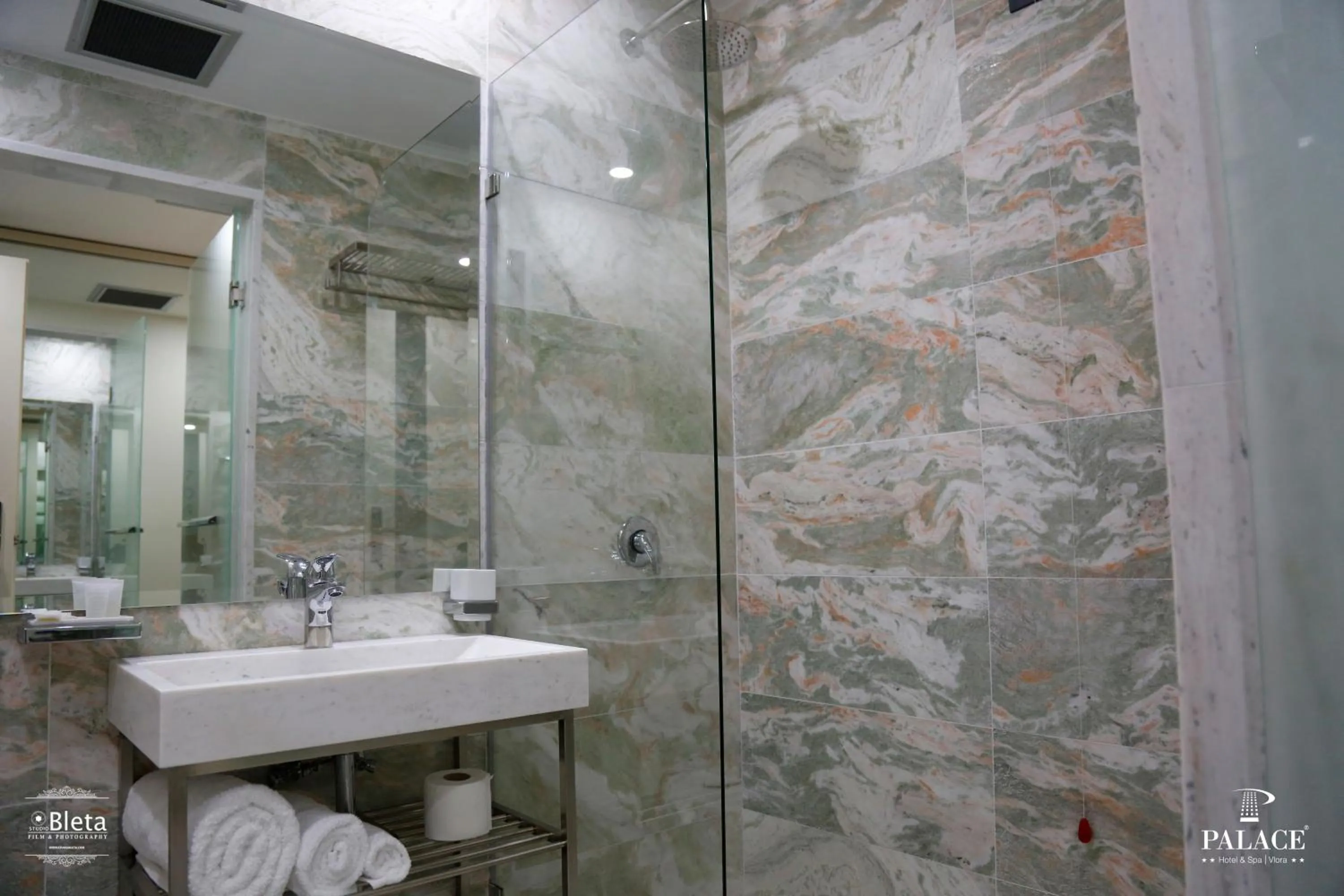 Shower in Hotel Palace