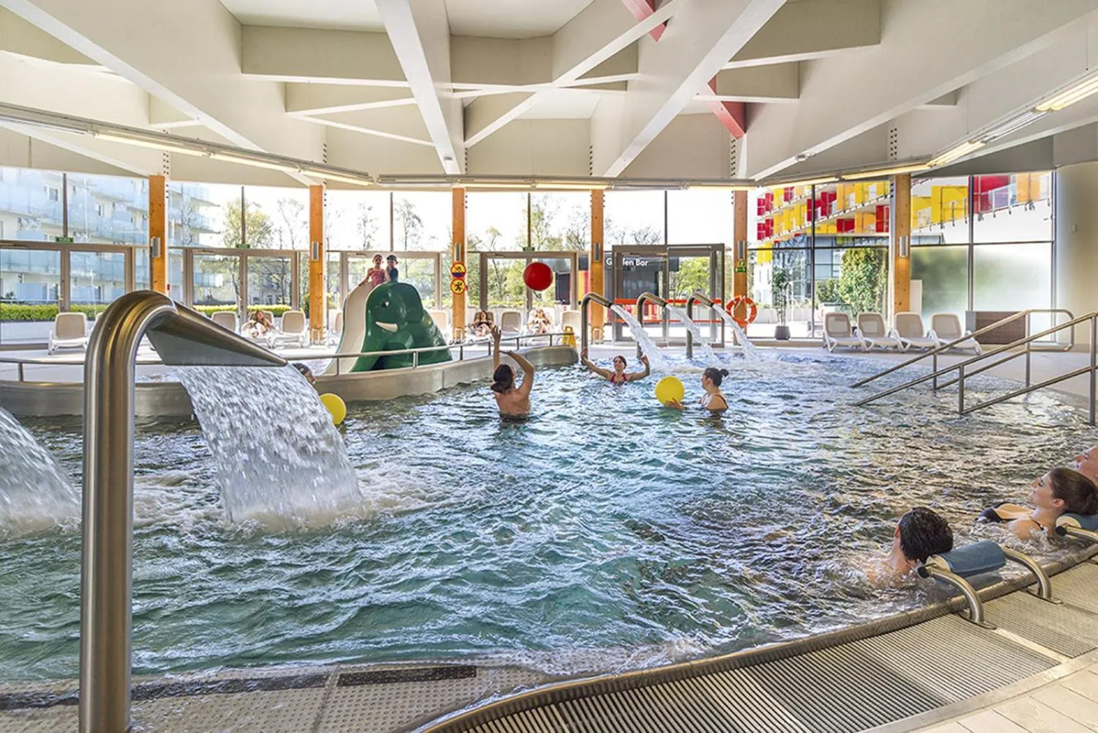 Swimming pool in Hotel Aquarius SPA