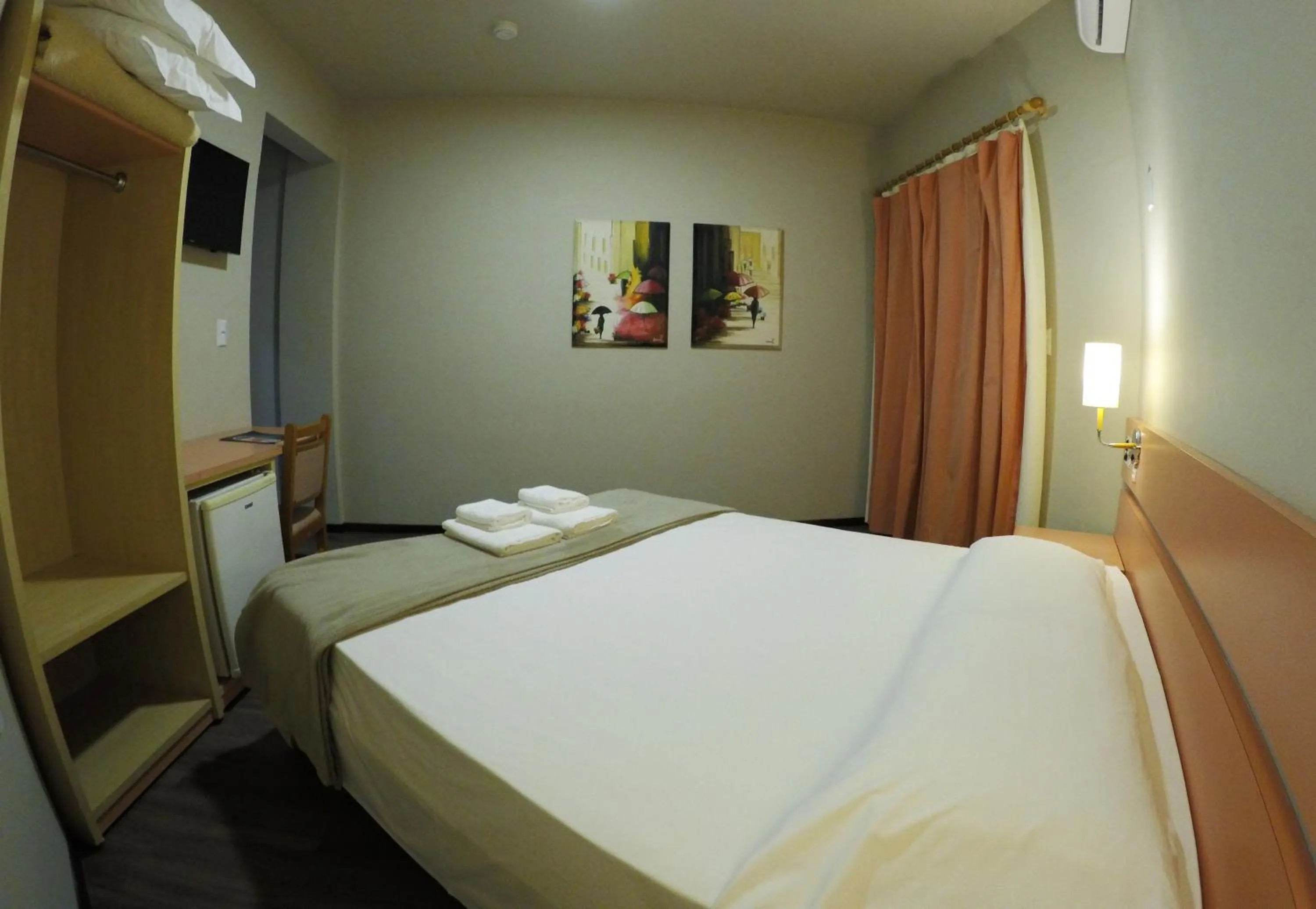 Photo of the whole room, Bed in Real NOB Hotel