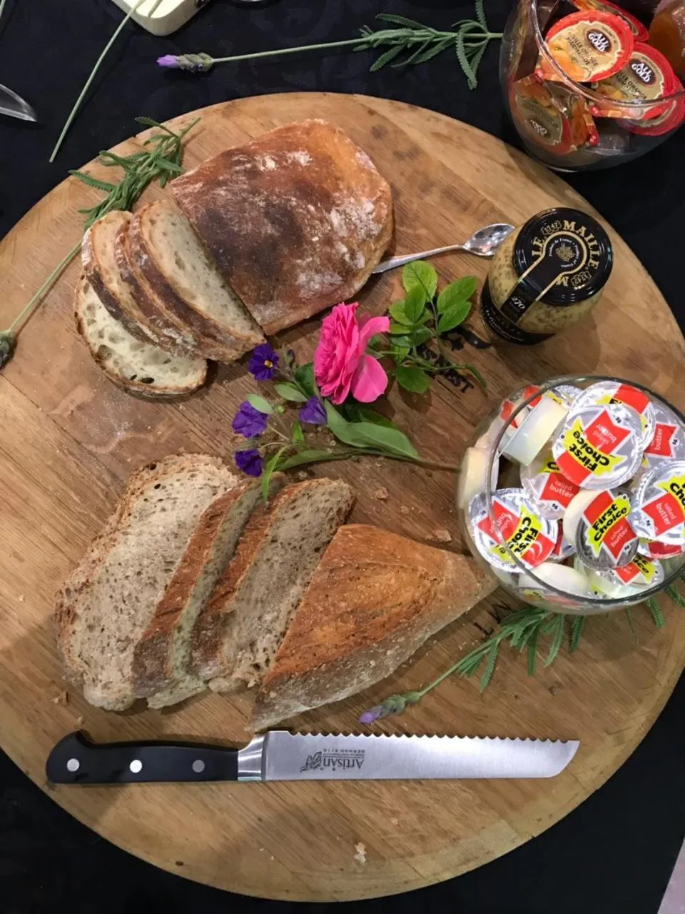 Food and drinks in Shangri-La Manor