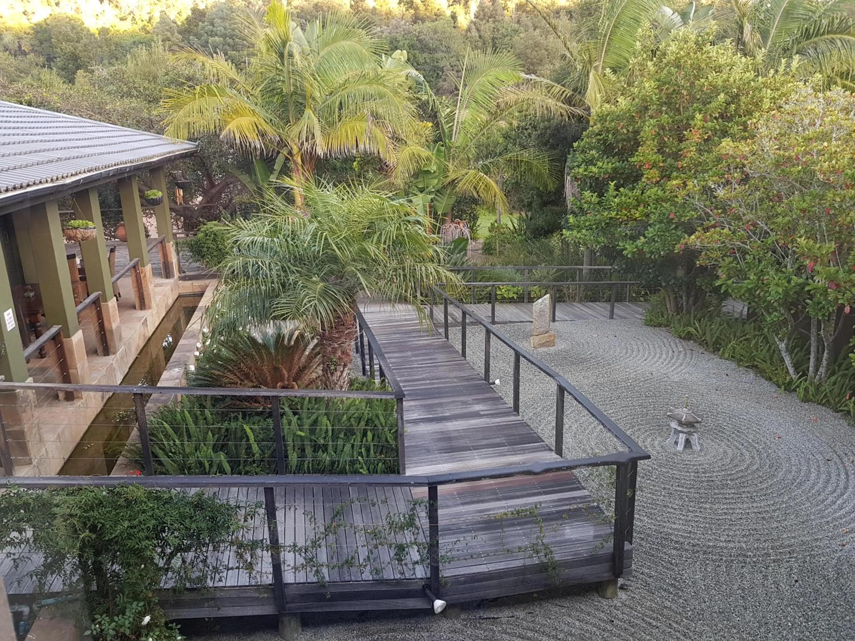 Facade/entrance in Shangri-La Manor