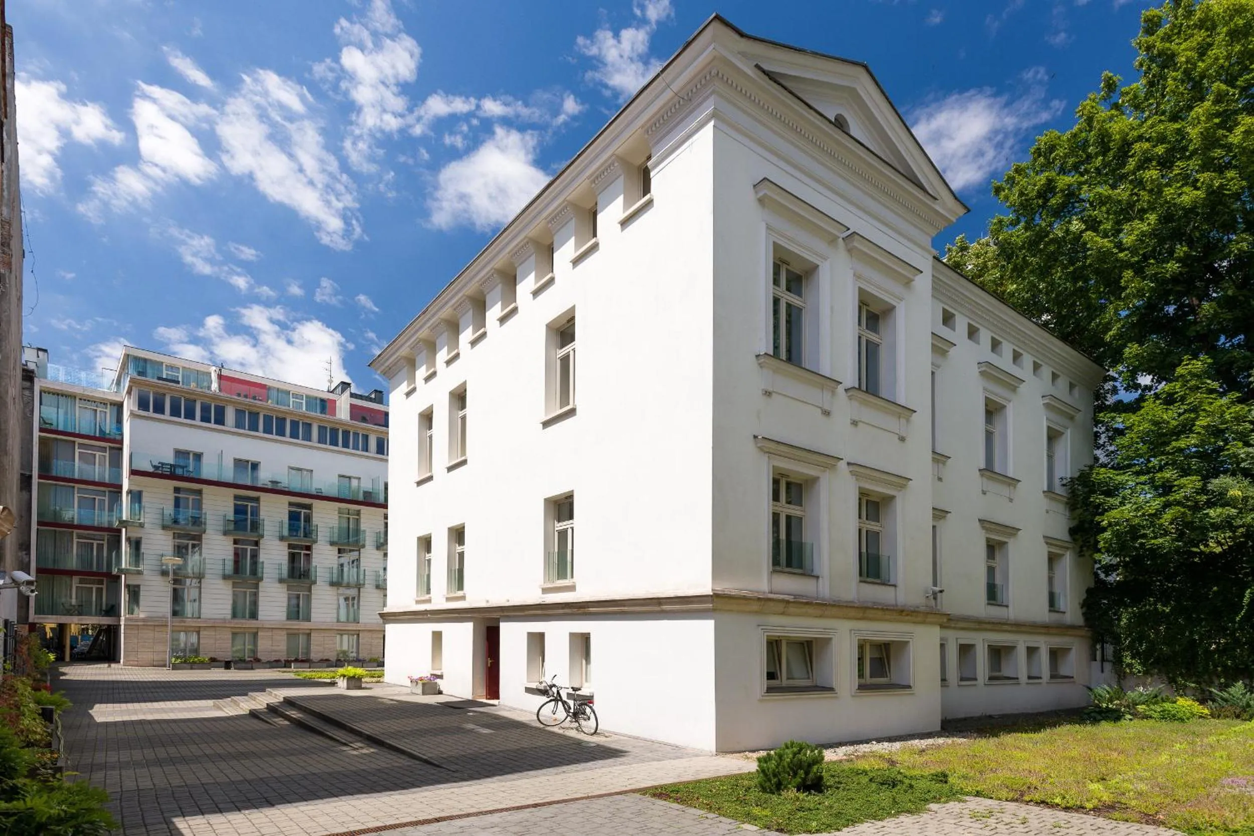 Facade/entrance in Yourplace Biskupia Old Town Apartments