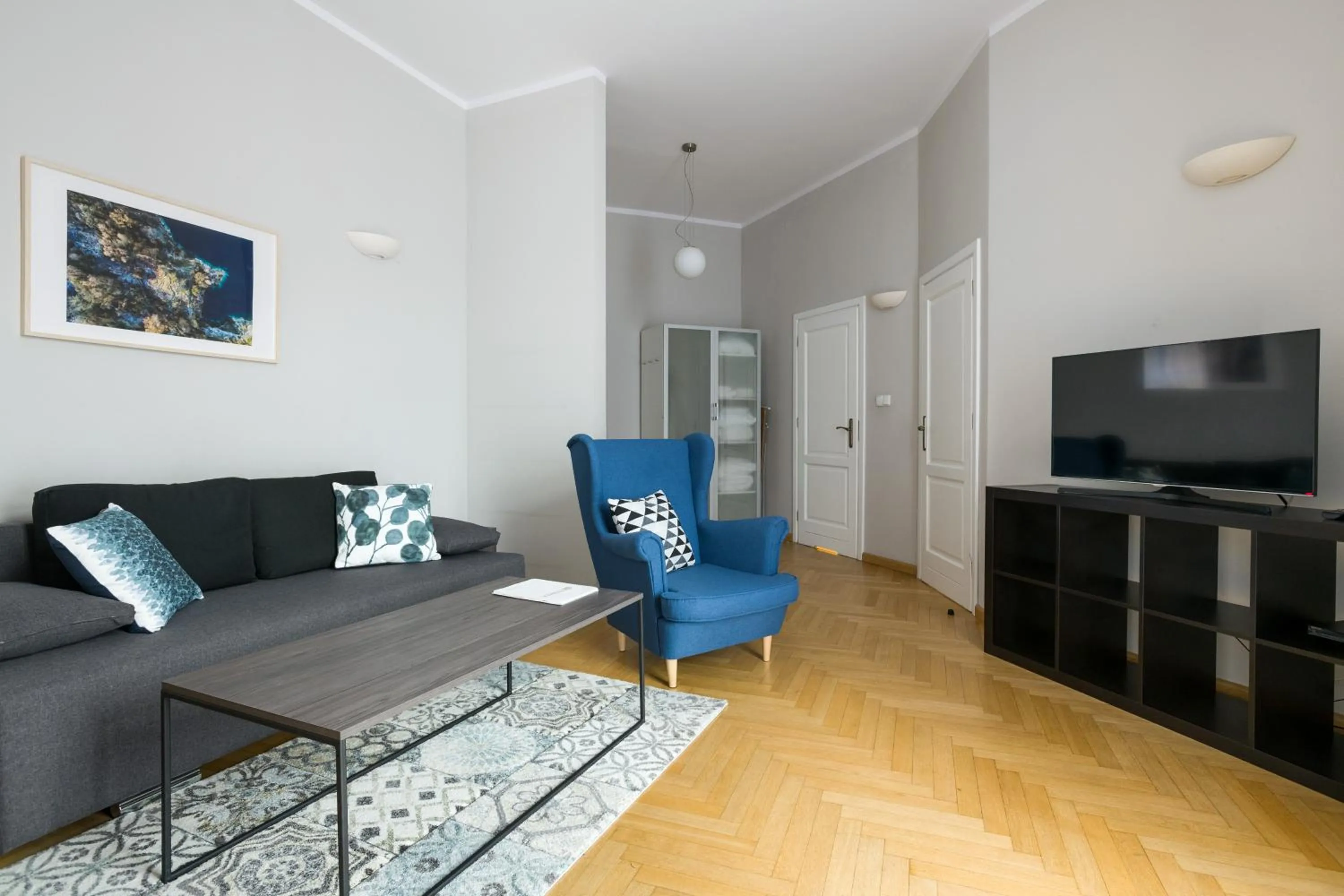 Communal lounge/ TV room in Yourplace Biskupia Old Town Apartments