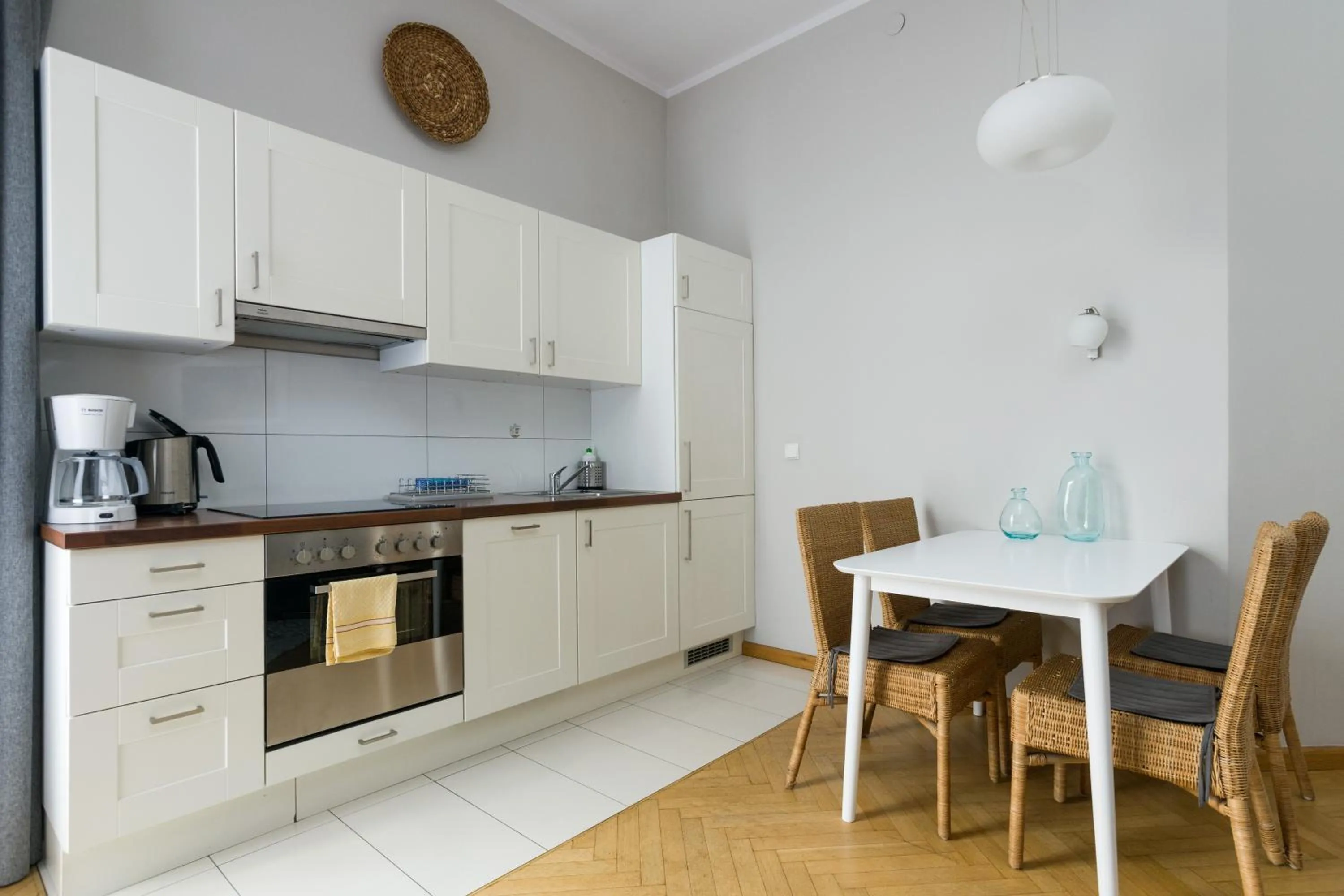 Kitchen or kitchenette in Yourplace Biskupia Old Town Apartments