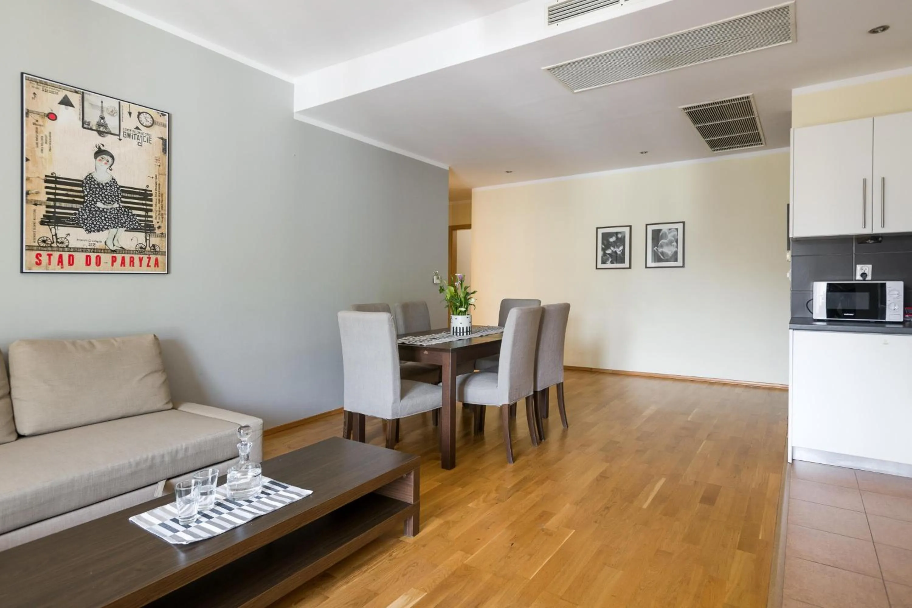 Dining area in Yourplace Biskupia Old Town Apartments