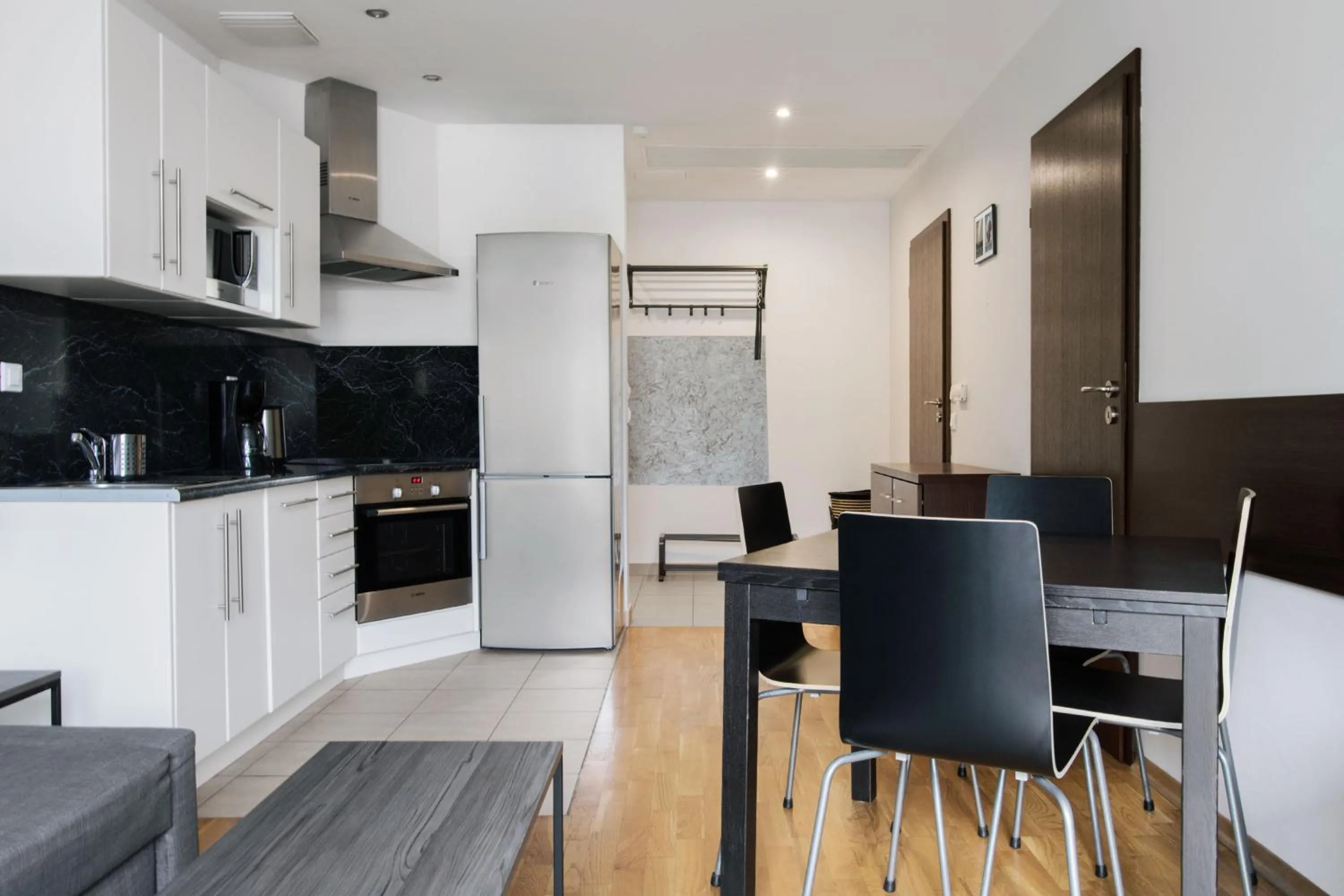 Kitchen or kitchenette in Yourplace Biskupia Old Town Apartments