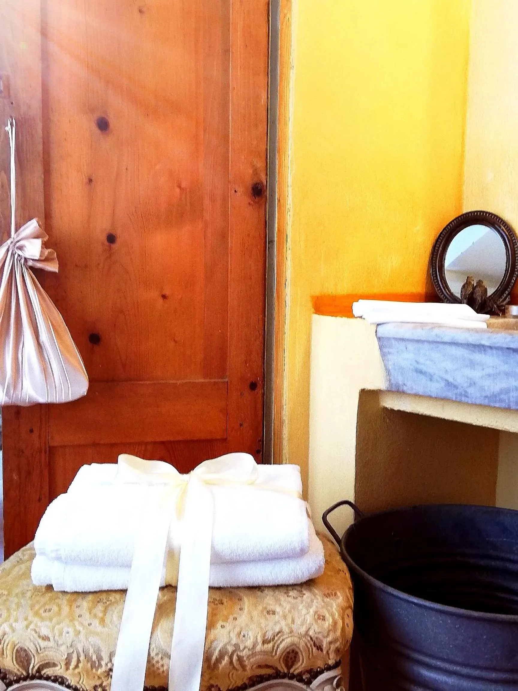 Bathroom, Bed in La Casa Rosa