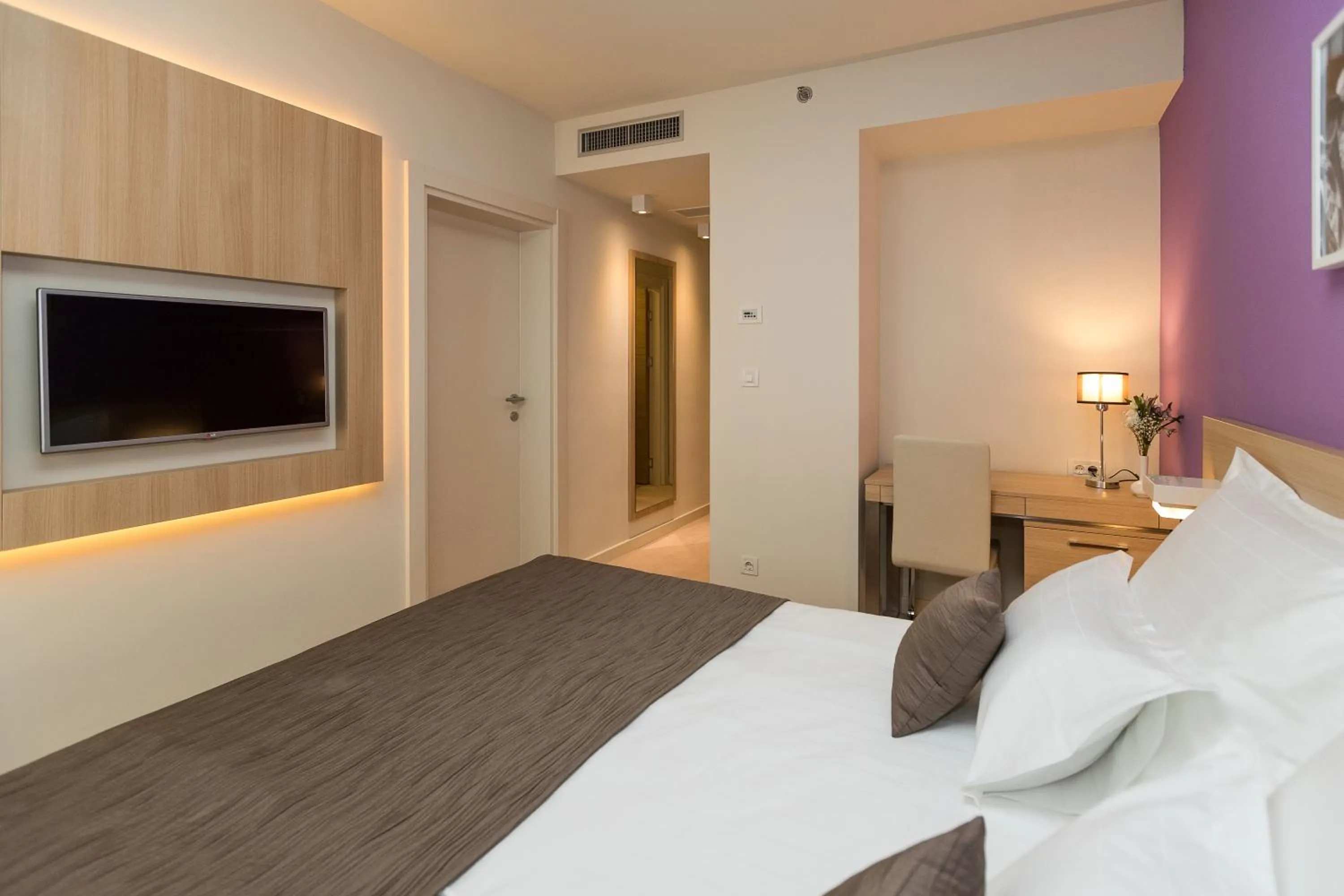 TV and multimedia, Bed in Hotel Crikvenica