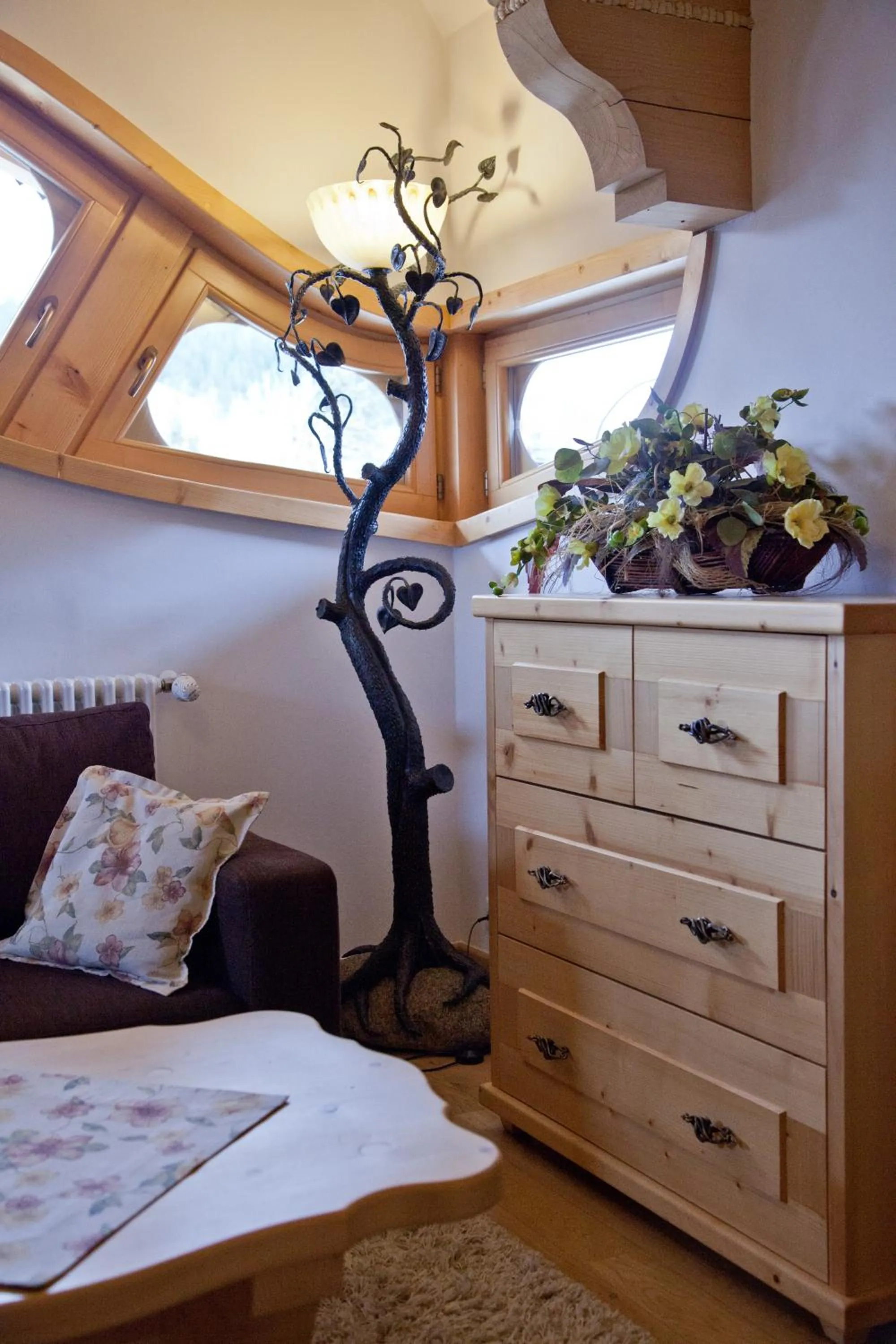 Decorative detail, Bed in Willa Kominiarski Wierch