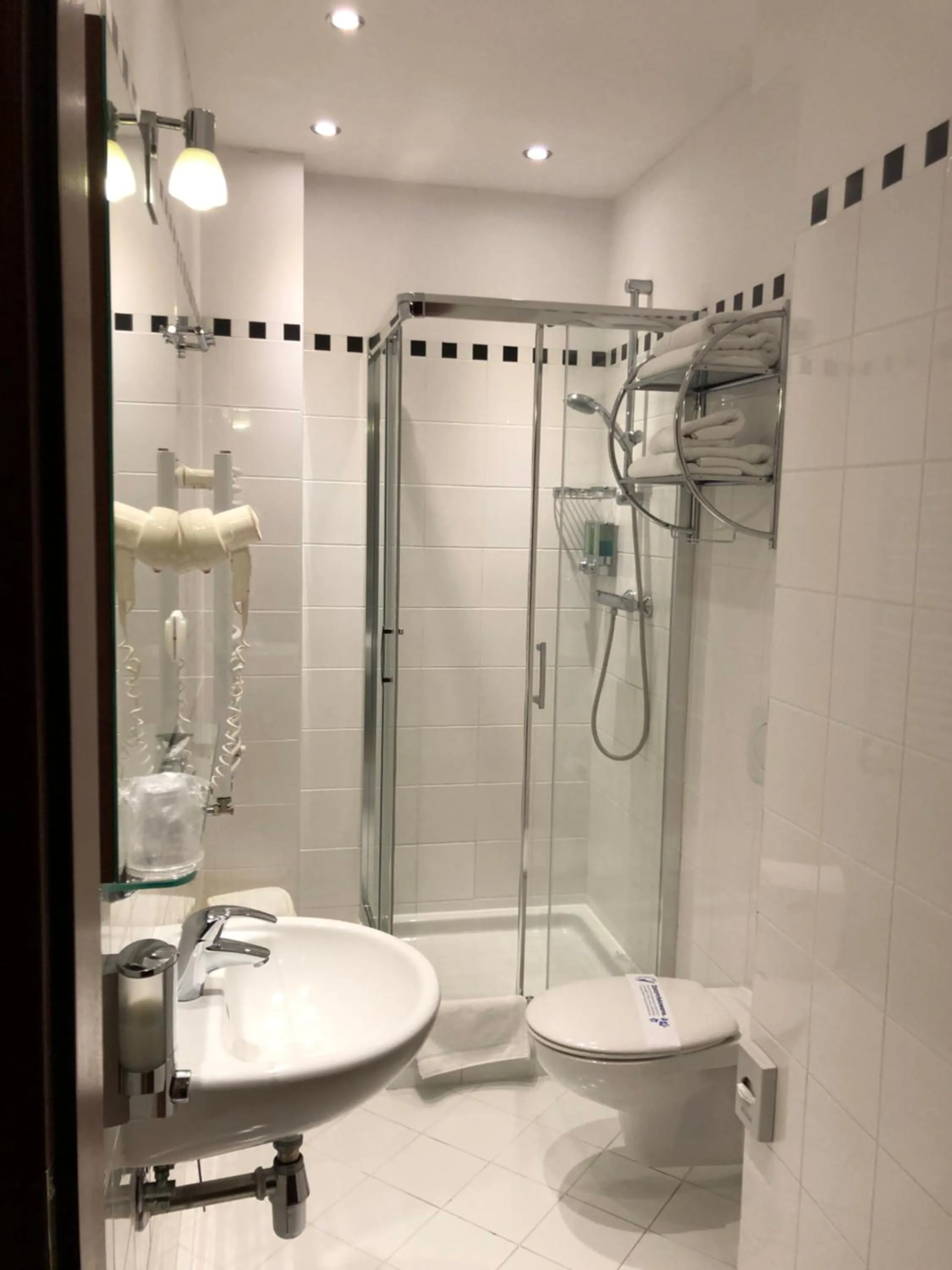 Bathroom in Hotel Atrium