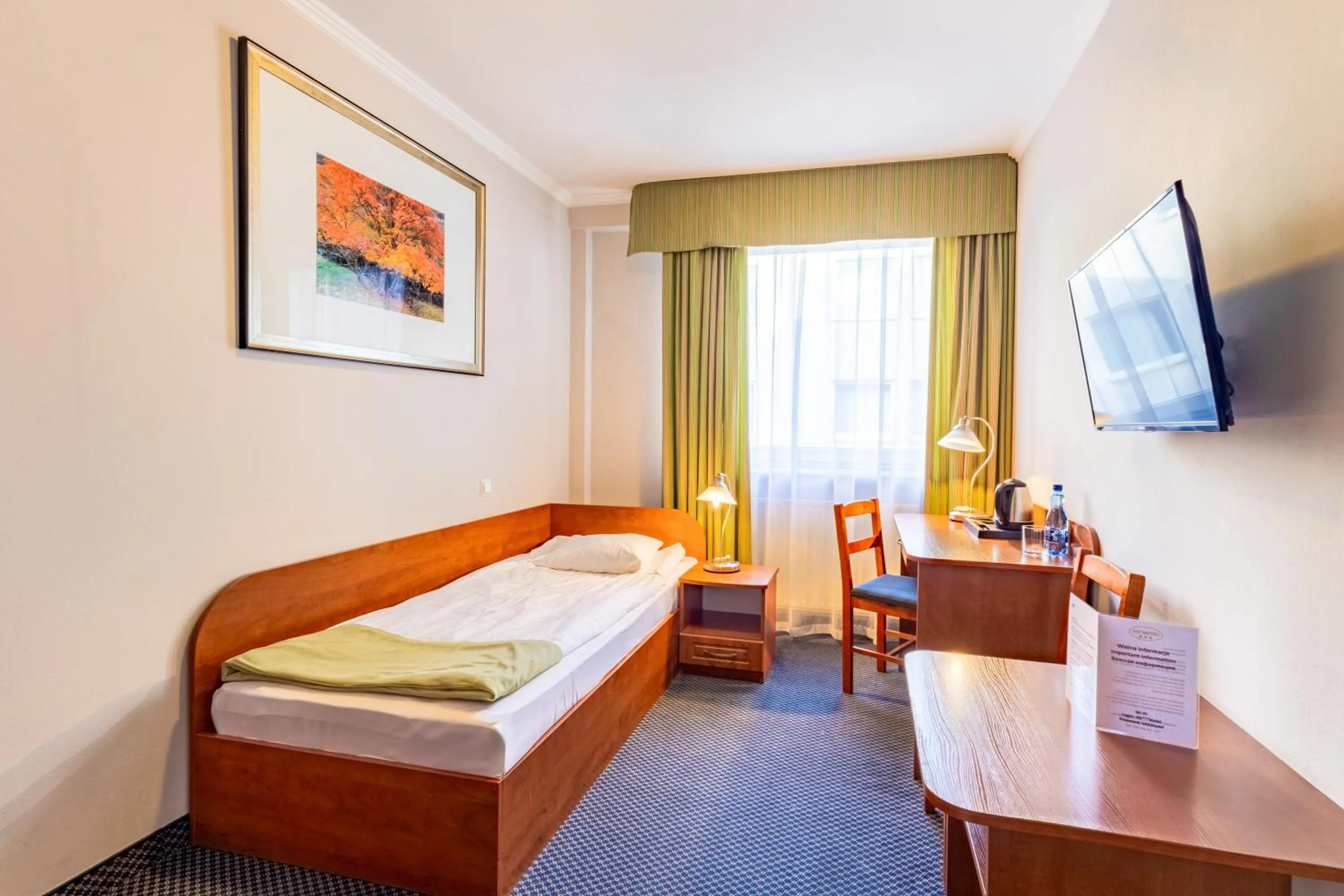 Communal lounge/ TV room, Bed in Hit Hotel