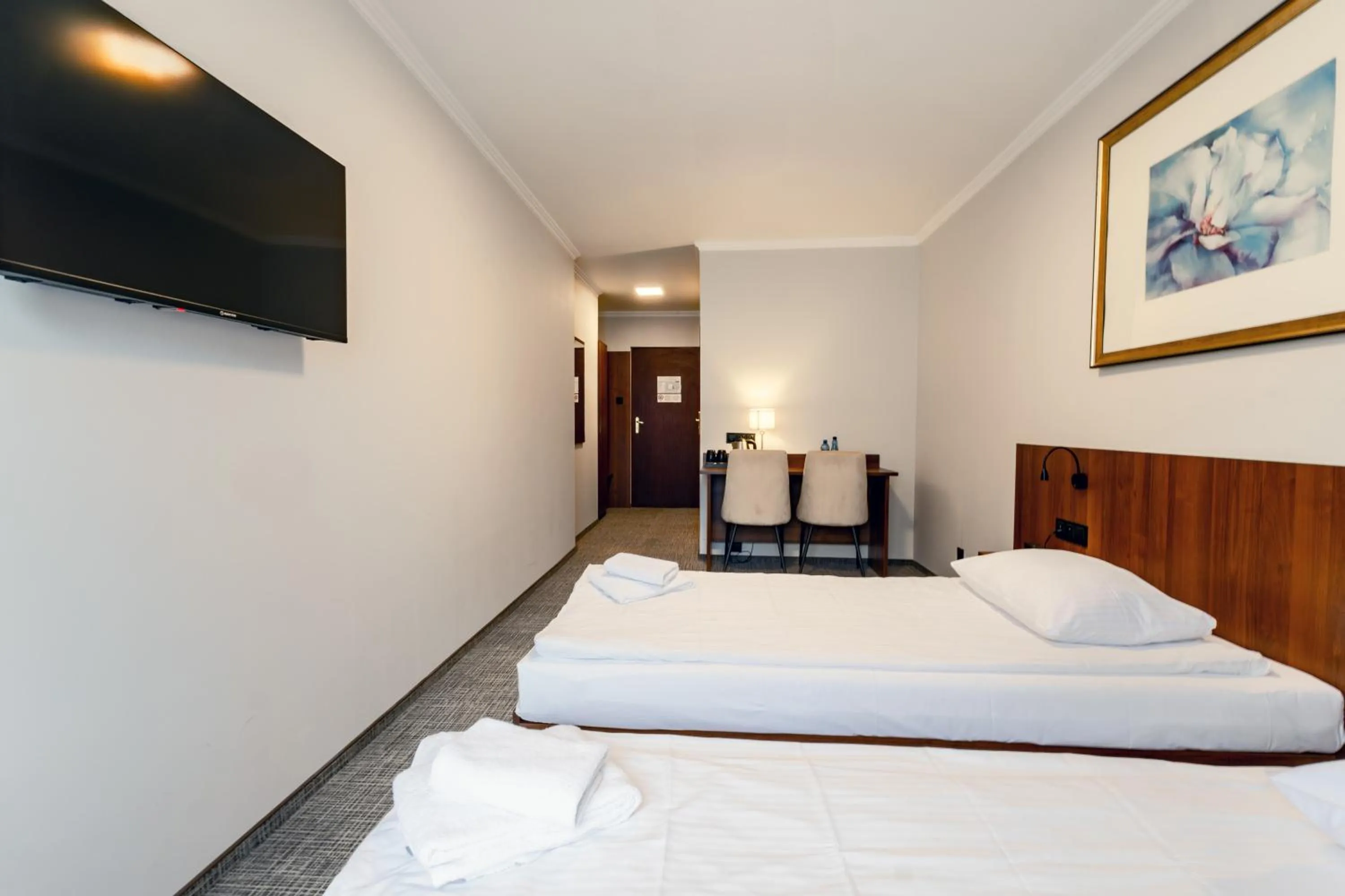 Communal lounge/ TV room, Bed in Hit Hotel