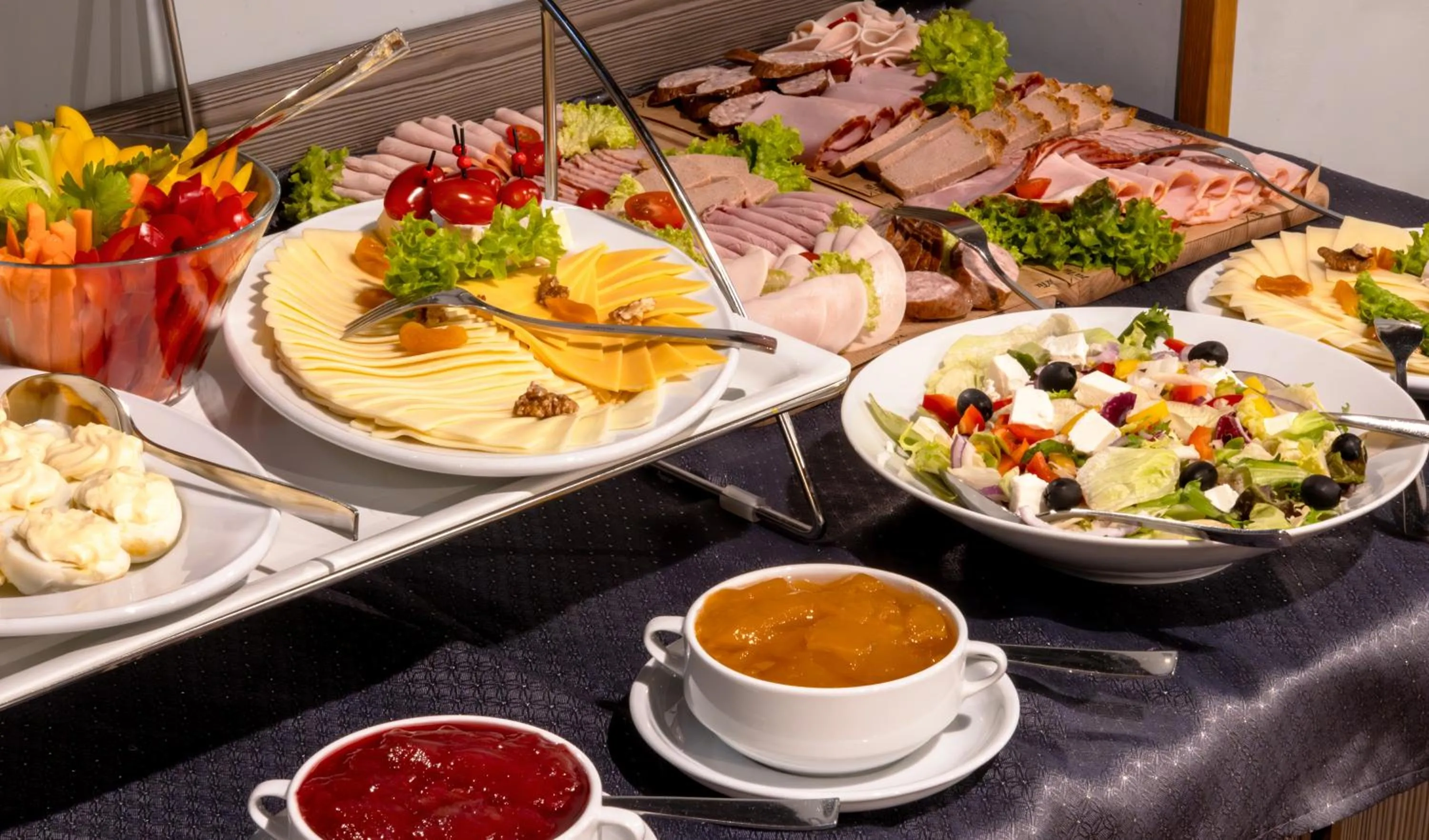 Restaurant/places to eat in Hit Hotel