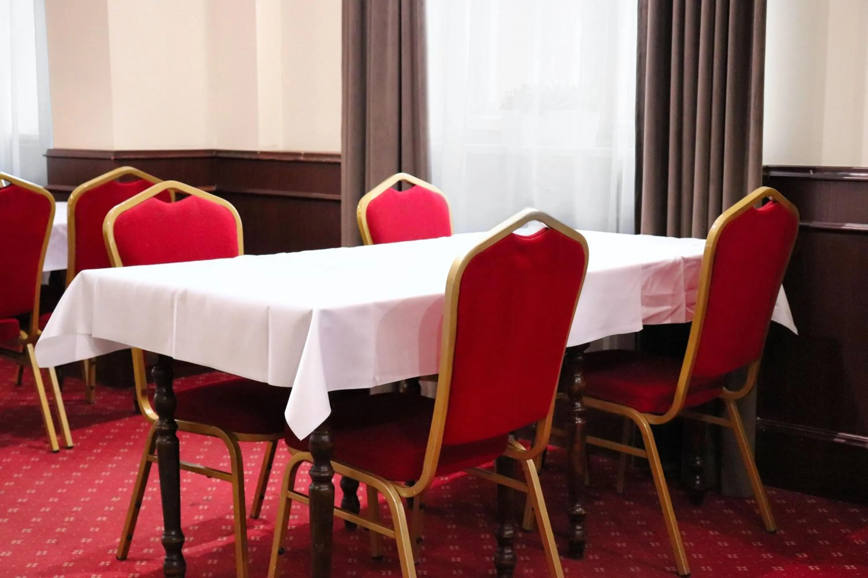 Restaurant/places to eat in Hotel Lothus