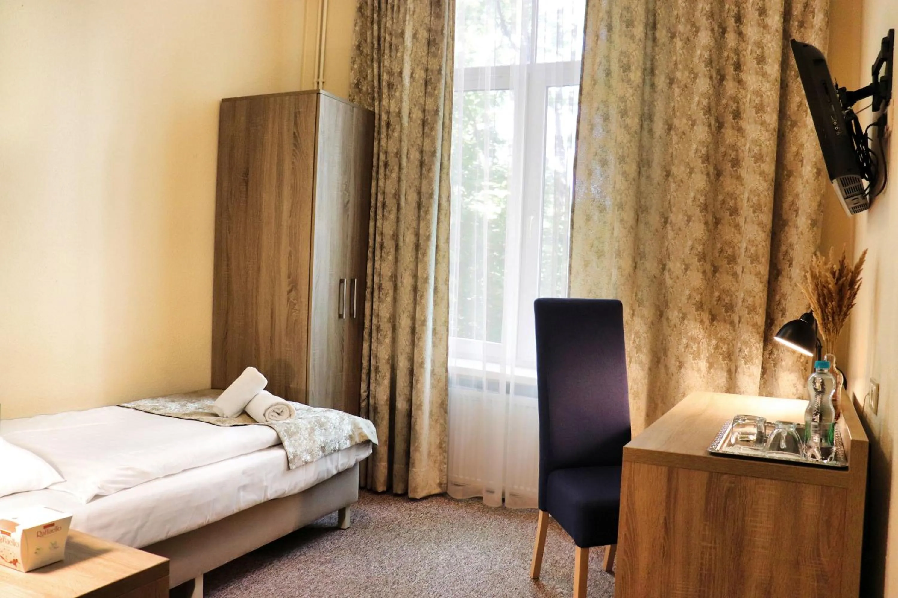 Bedroom, Bed in Hotel Lothus