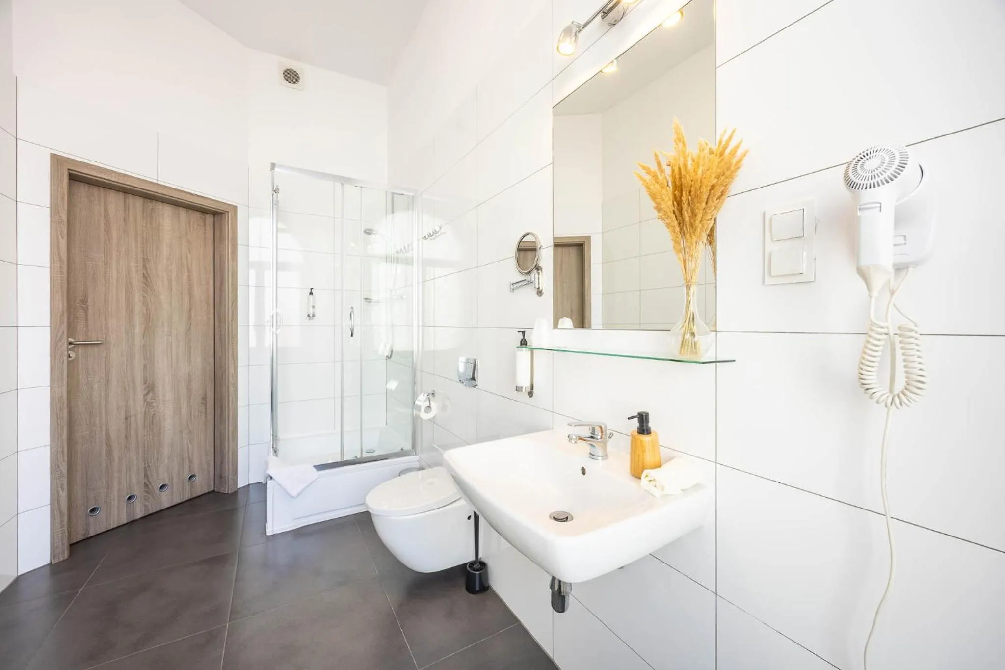 Shower in Hotel Lothus