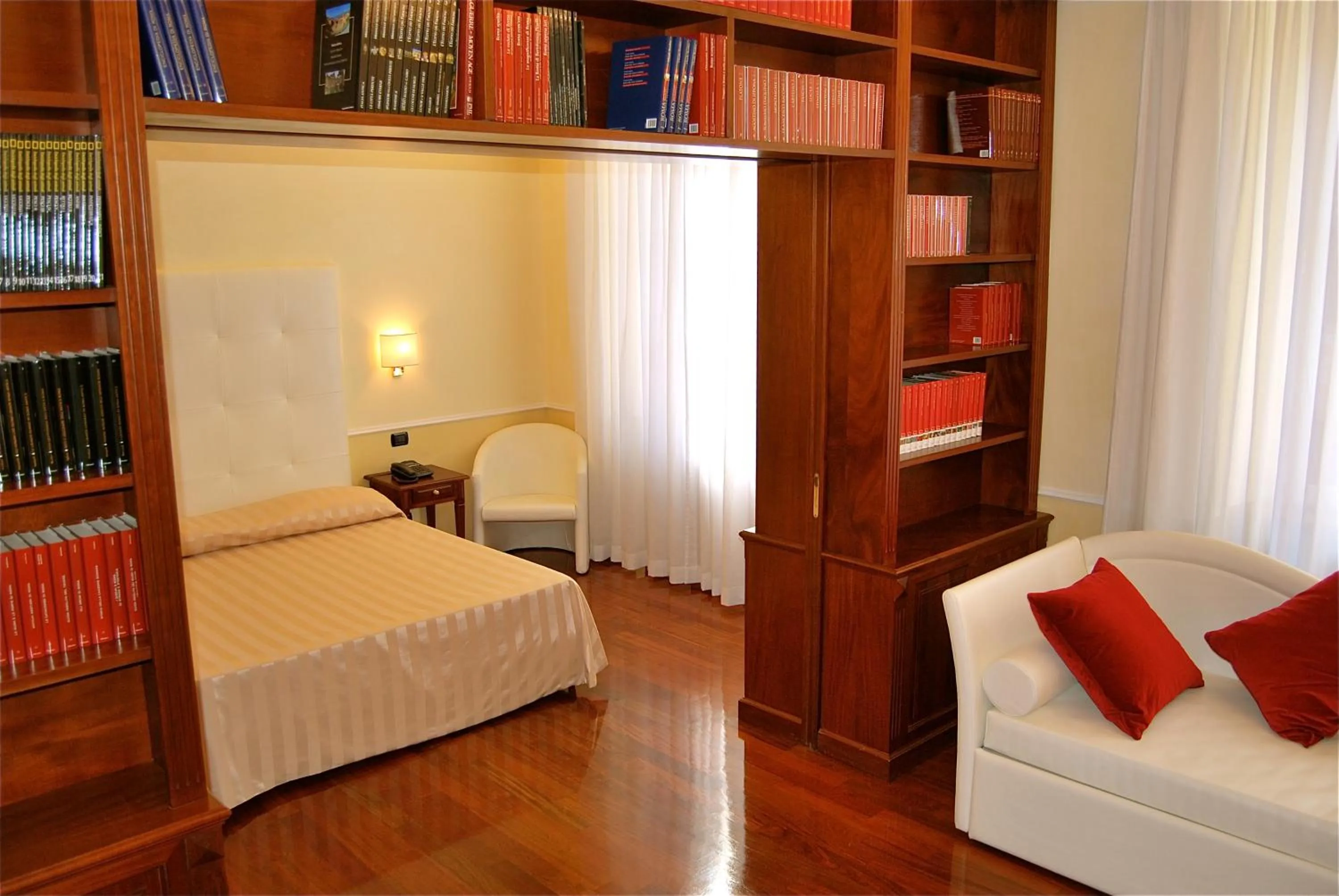 Library, Bed in Luxury Ludovisi Rooms