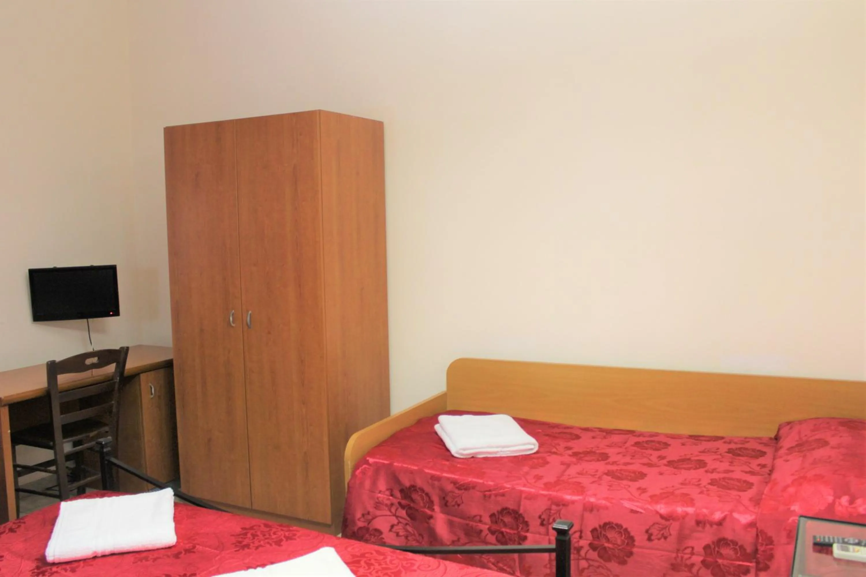 Living room, Bed in Hotel Eurorooms