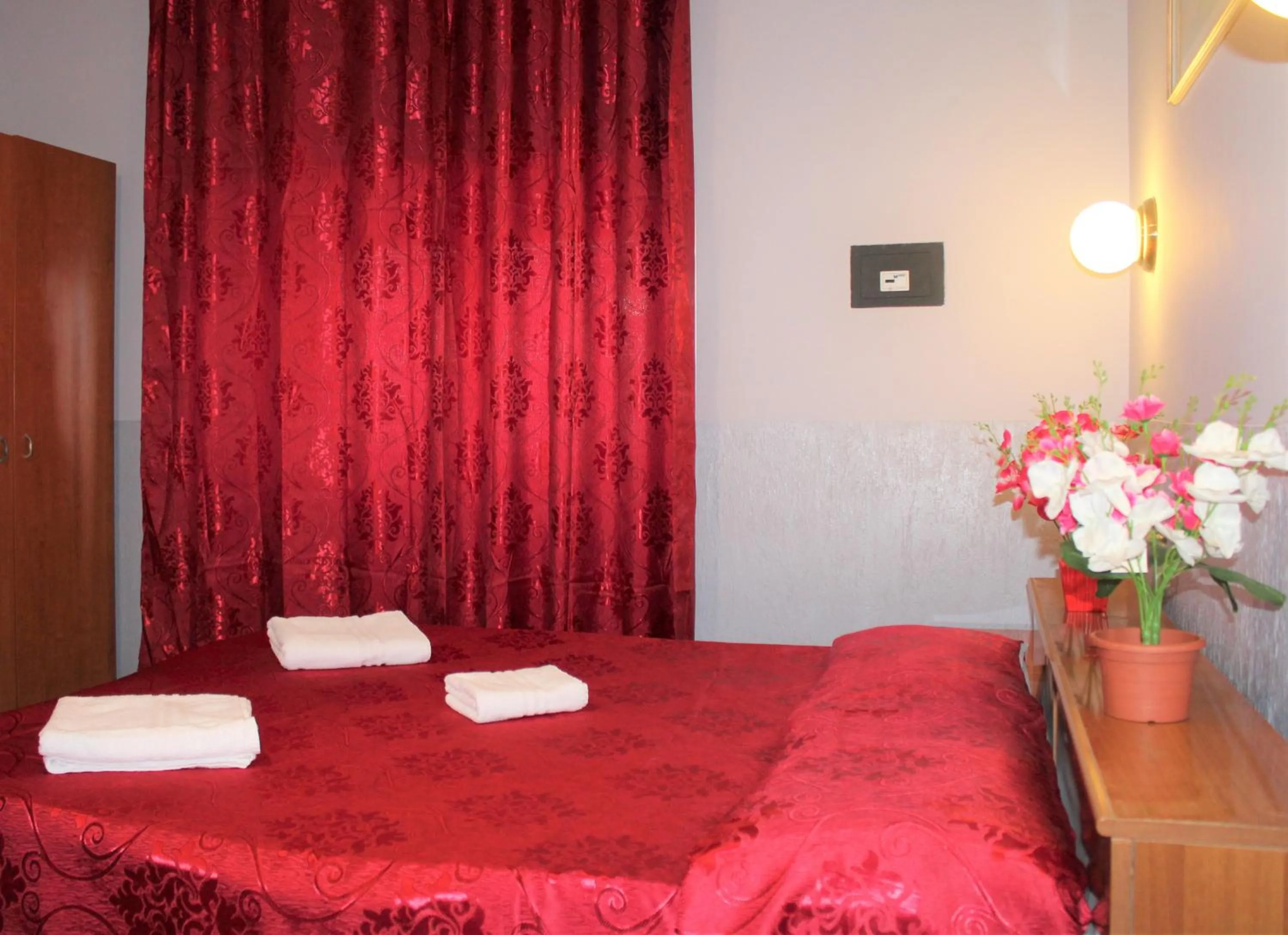 Living room, Bed in Hotel Eurorooms