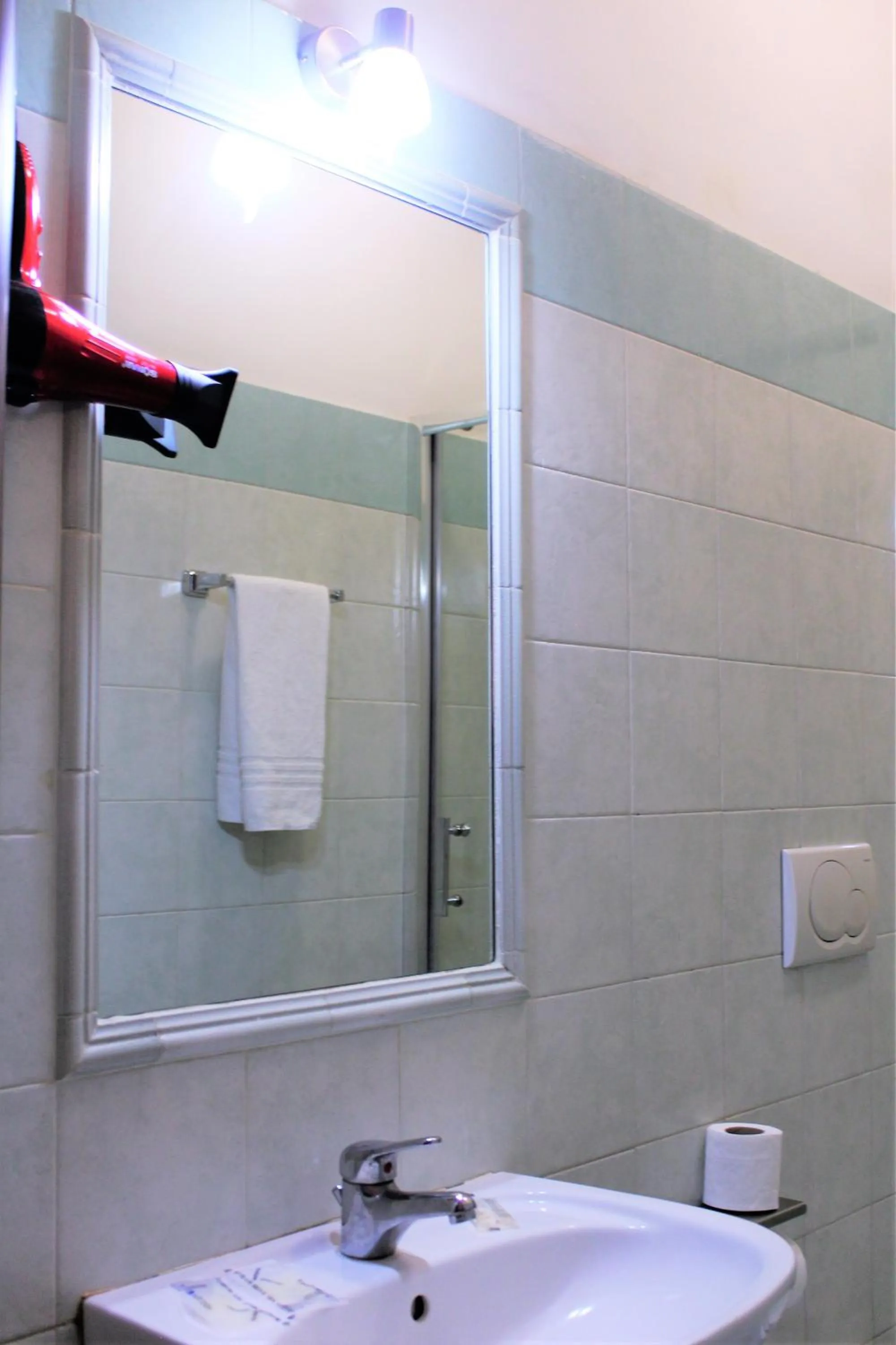 Shower in Hotel Eurorooms