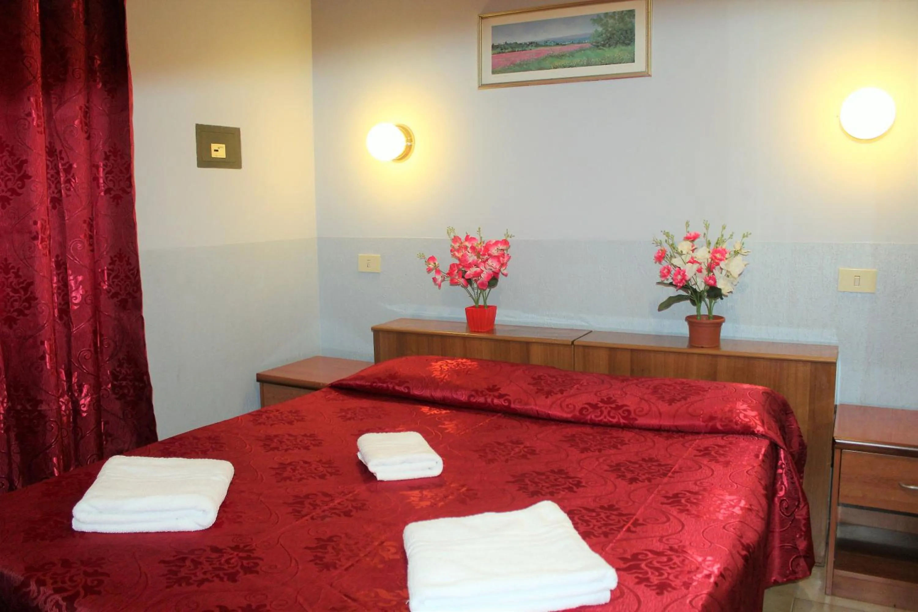 Living room, Bed in Hotel Eurorooms