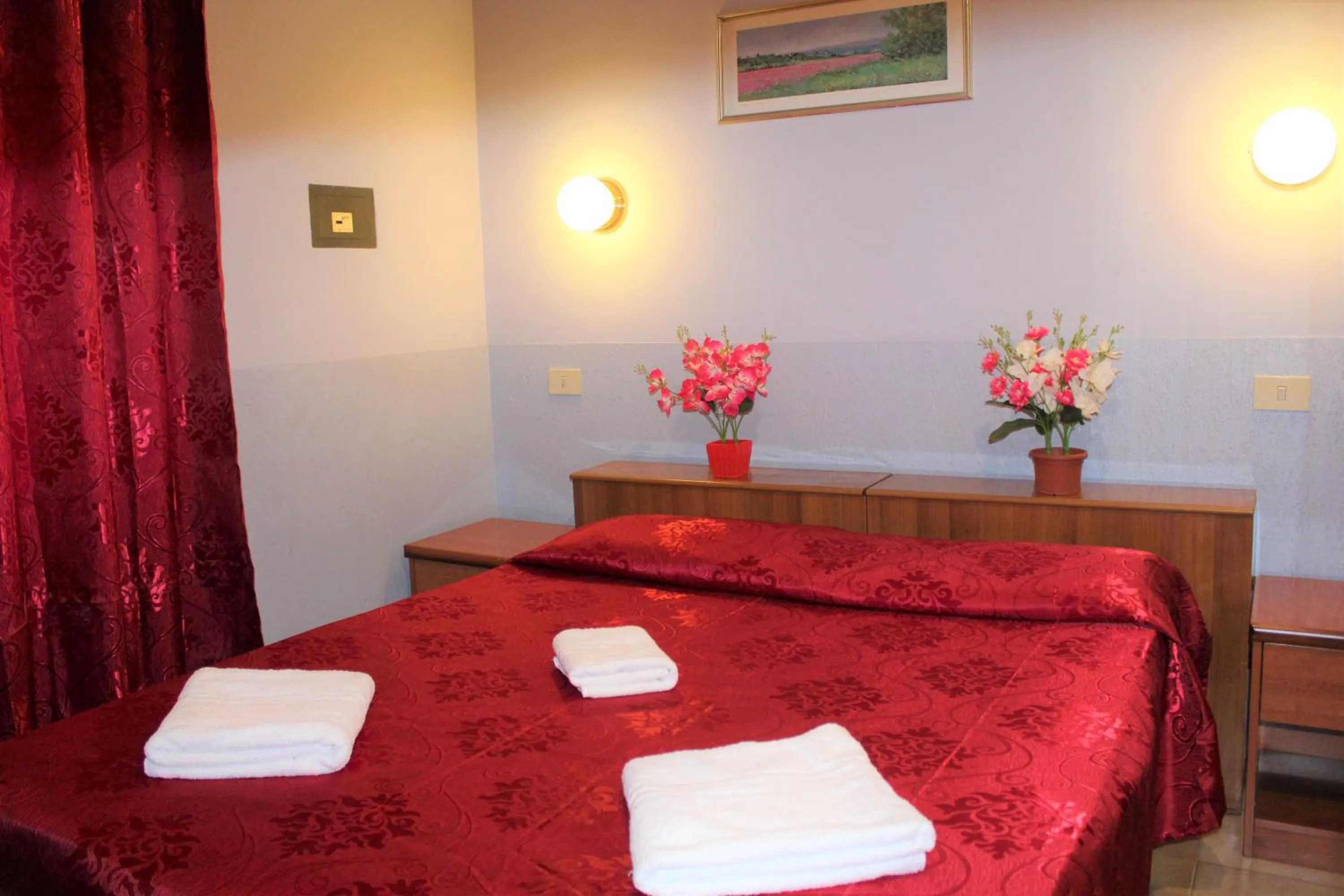 Living room, Bed in Hotel Eurorooms