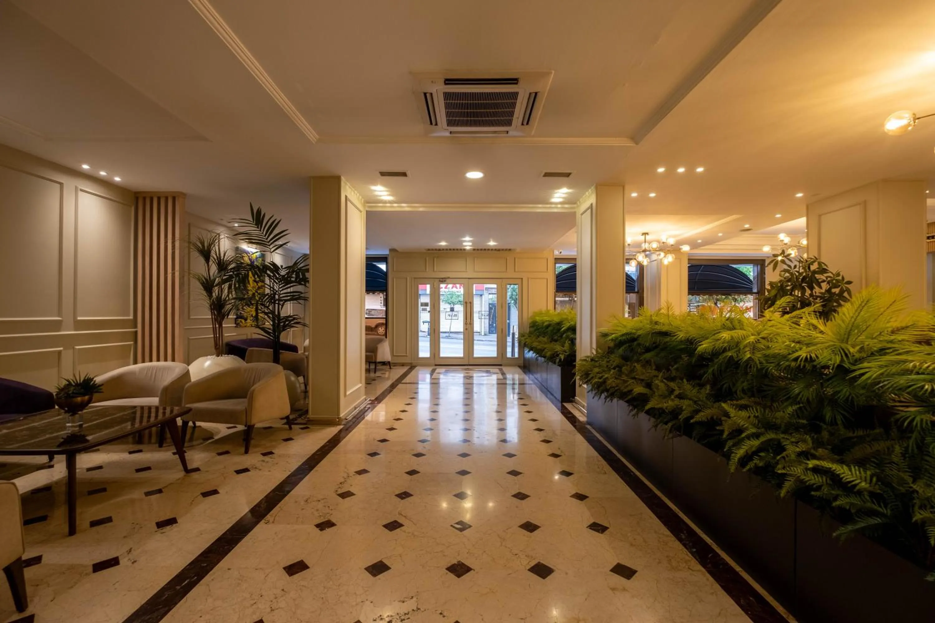 Lobby or reception in Berr Hotel
