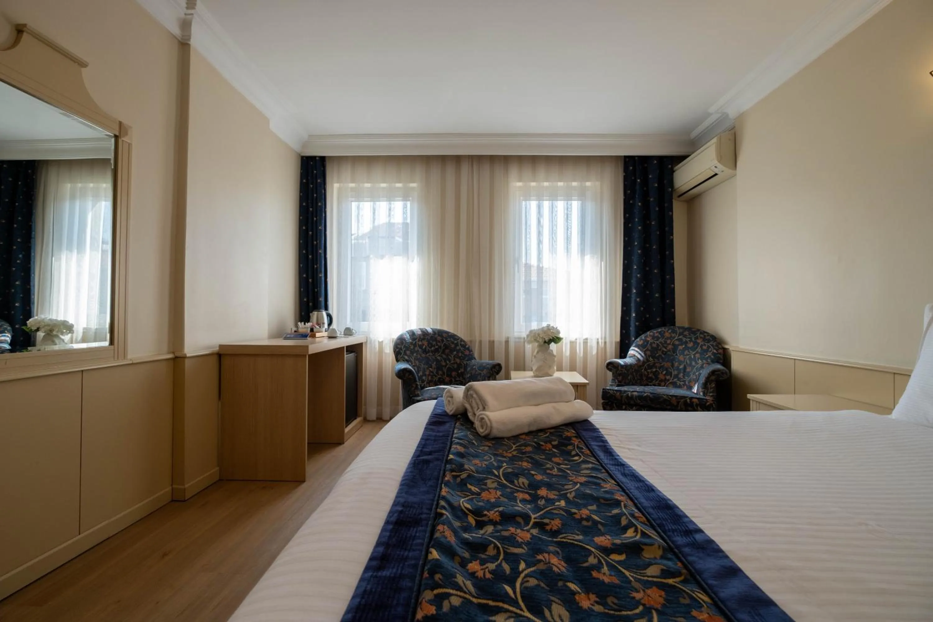 TV and multimedia, Bed in Berr Hotel