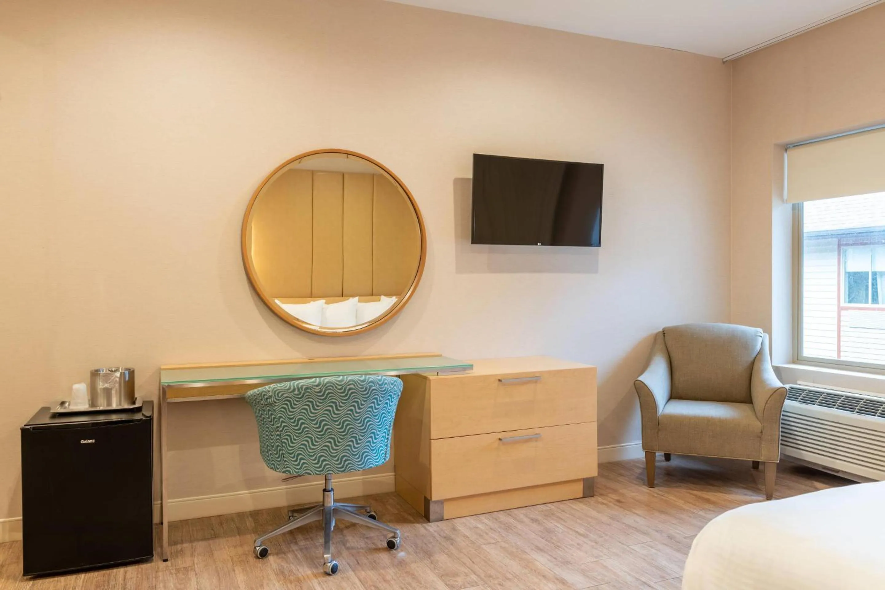 Bedroom in The Chandler Inn Bethlehem - Littleton, an Ascend Collection Hotel