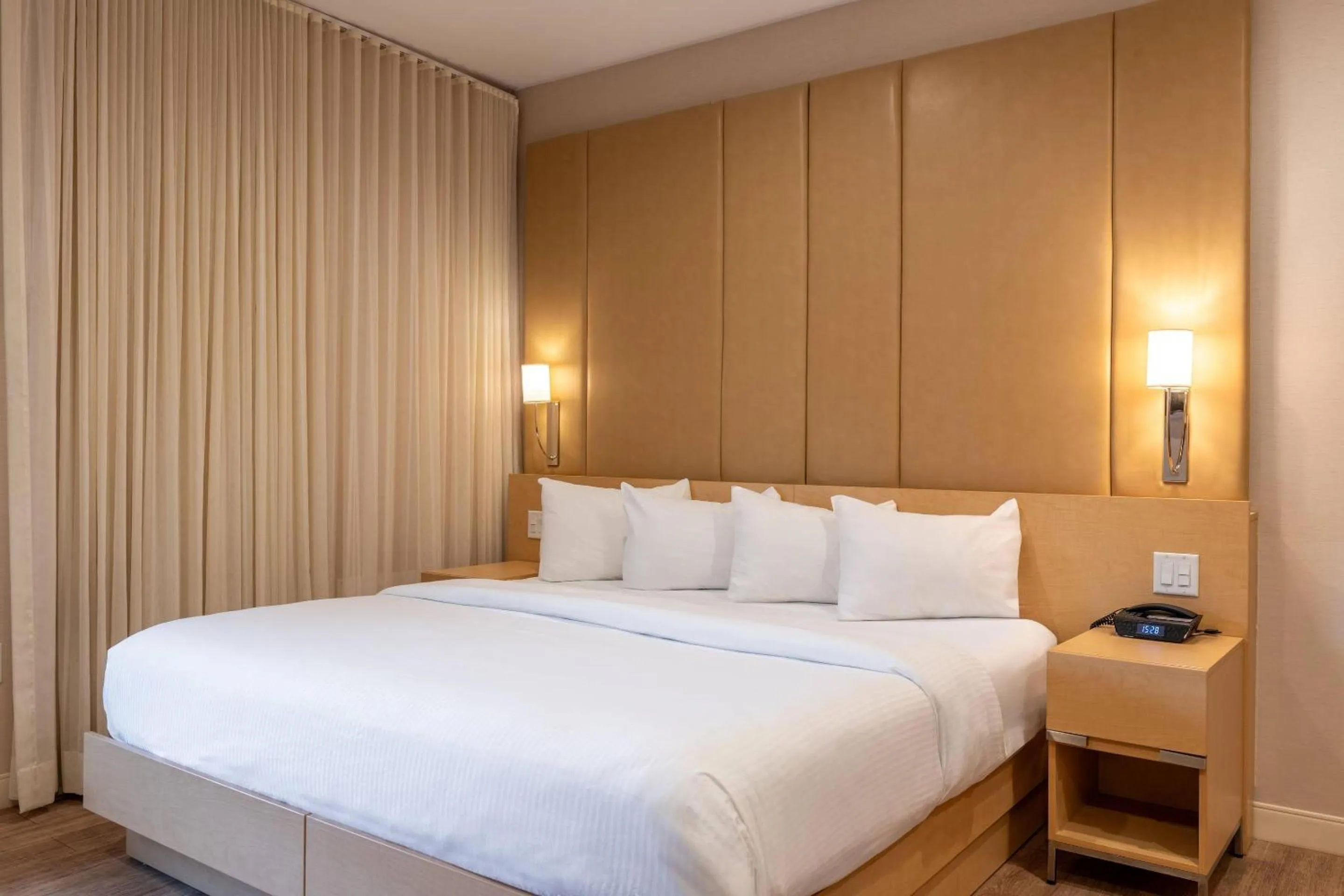 Bedroom, Bed in The Chandler Inn Bethlehem - Littleton, an Ascend Collection Hotel