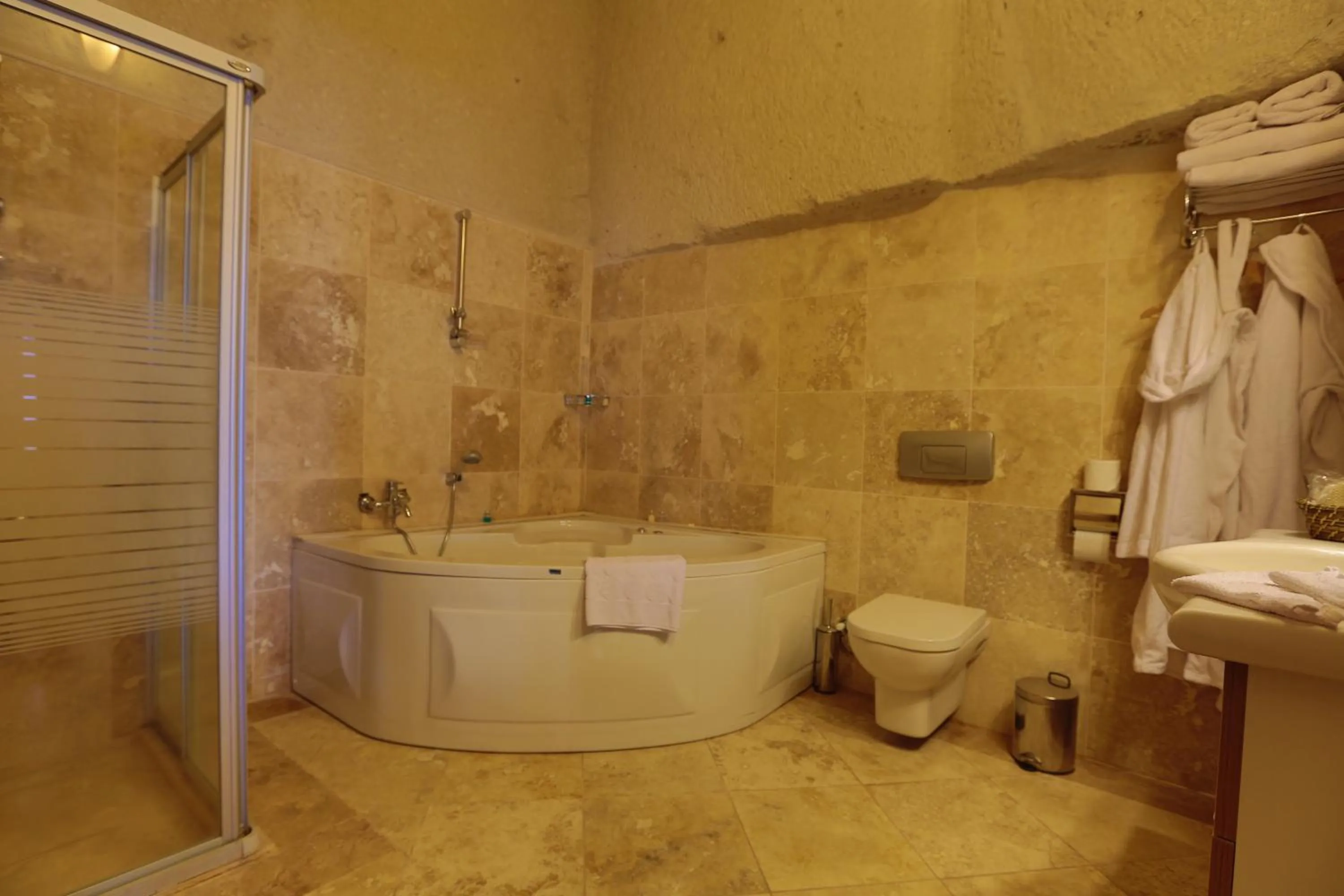 Bathroom in Vezir Cave Suites