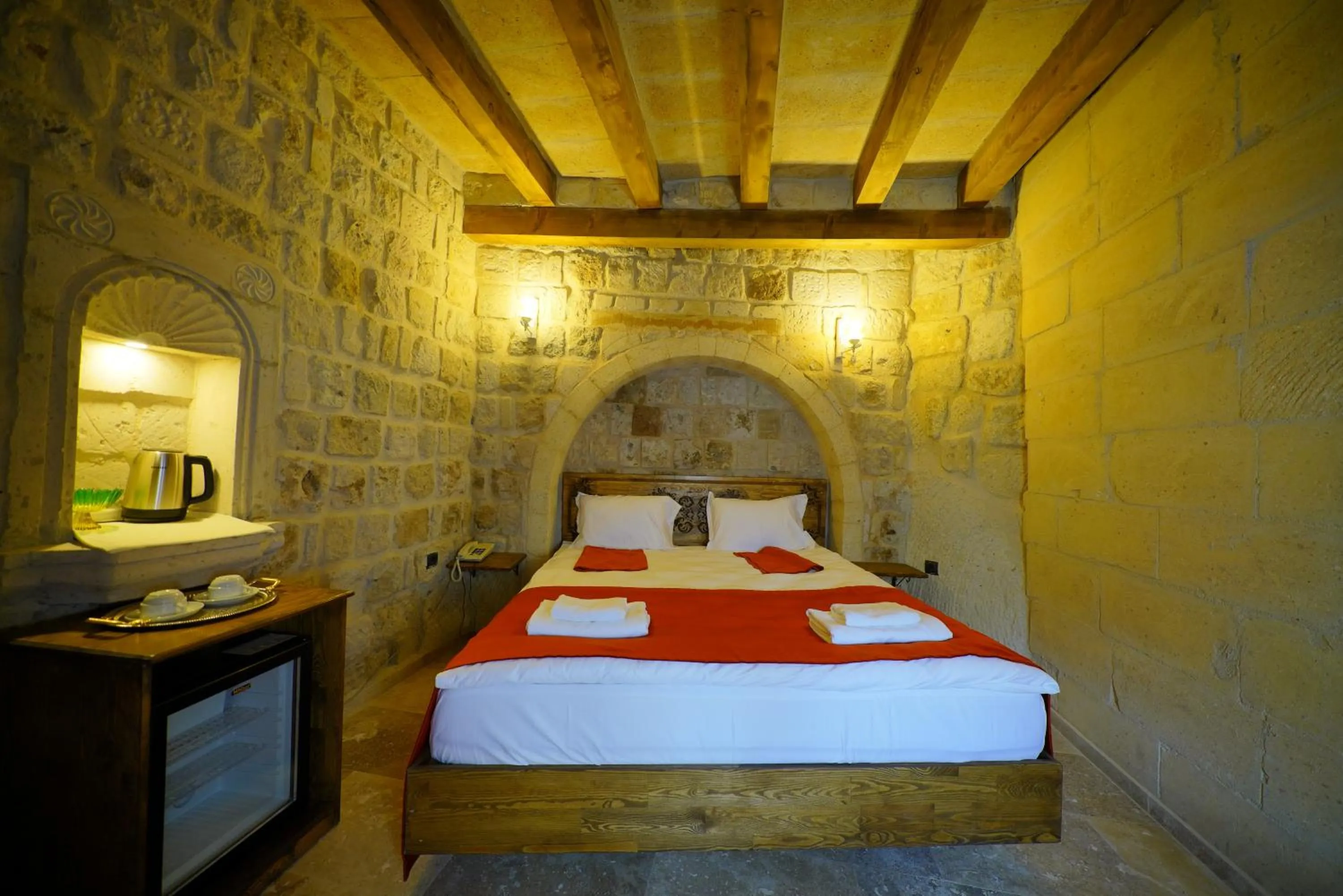 Bed in Vezir Cave Suites