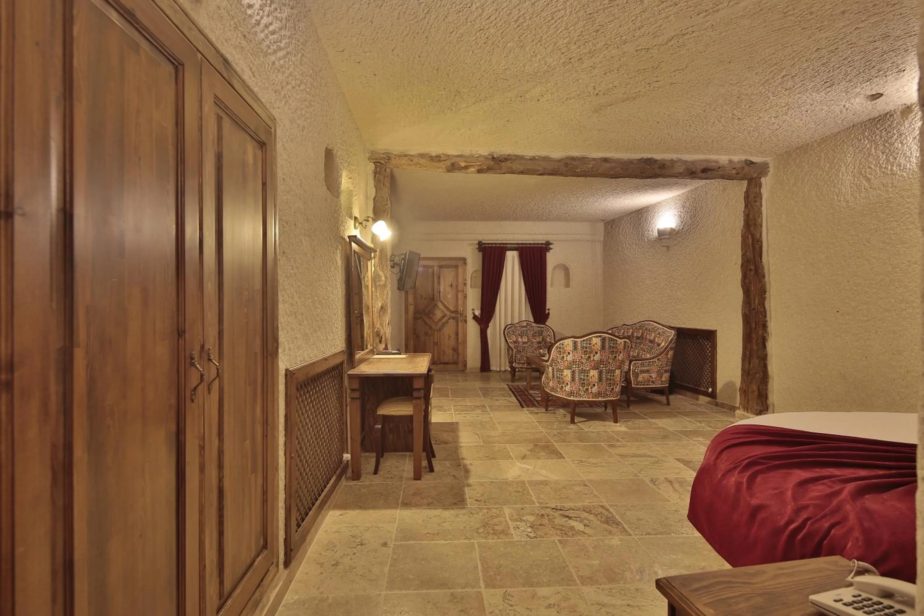Photo of the whole room, Bed in Vezir Cave Suites