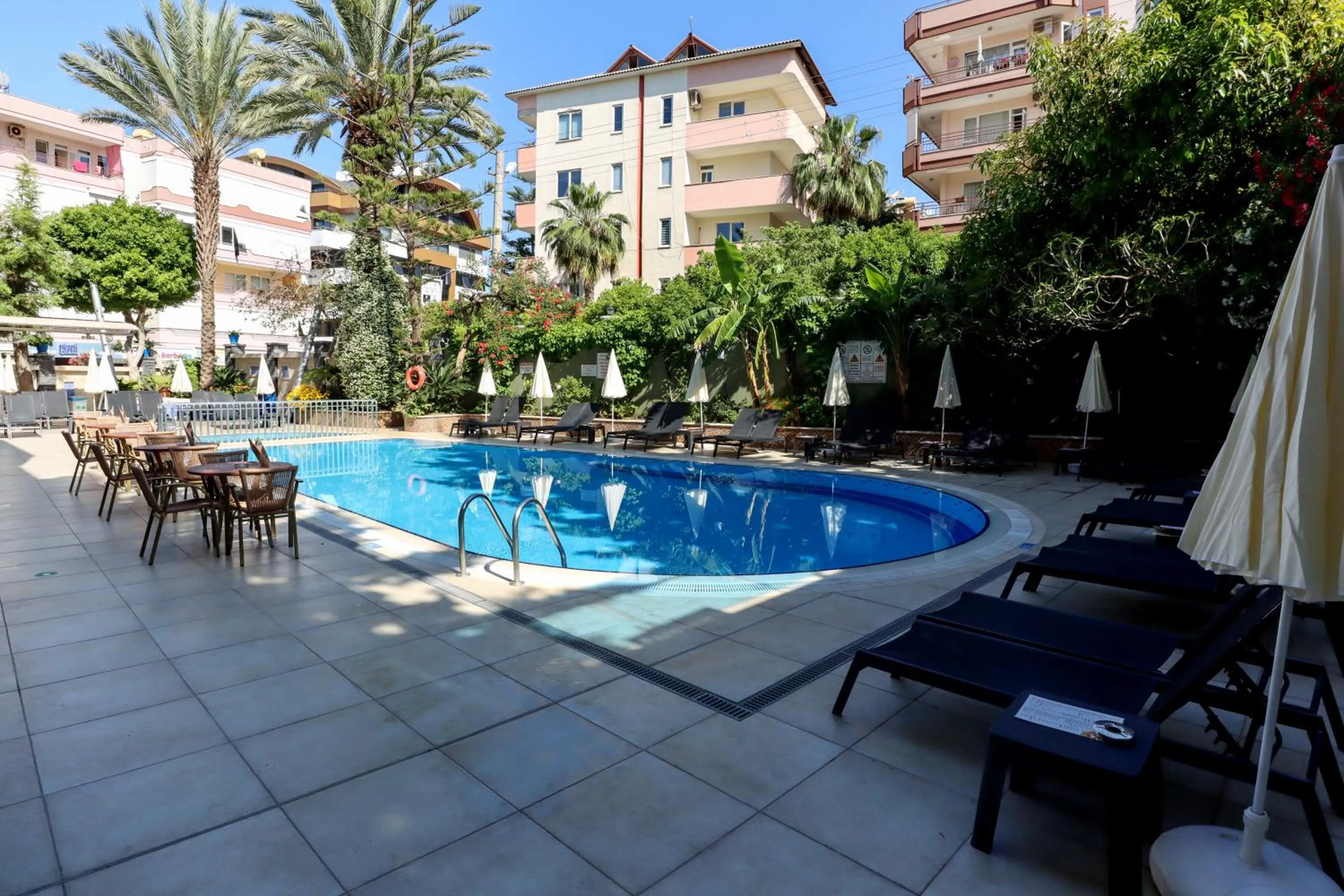 Swimming pool in May Flower Apart Hotel